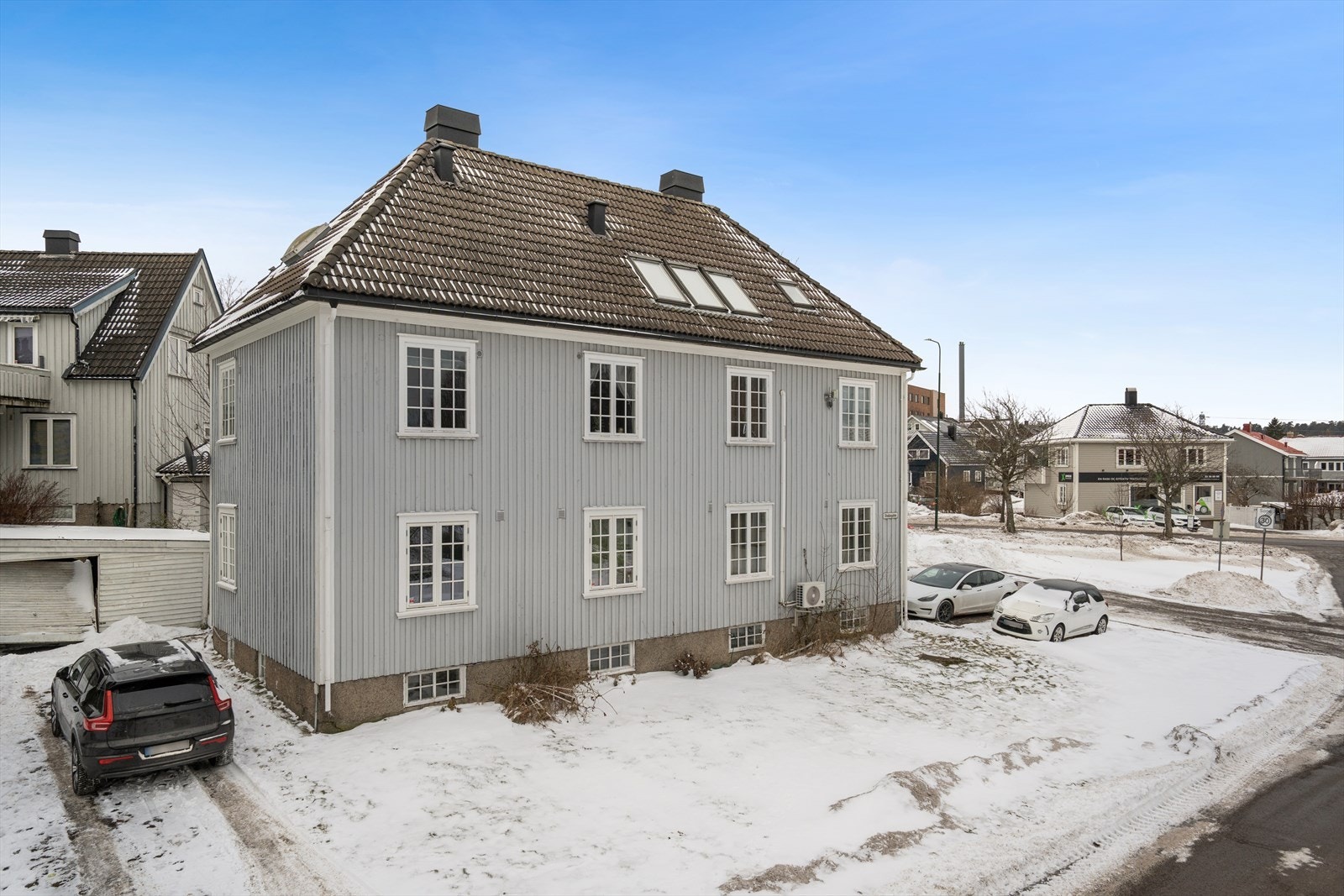 Bygget ligger sentralt til på Træleborg med kun et par minutters gange til Meny heimdal, Evo treningssenter på heimdal eller Farmanstredet Galleribilde