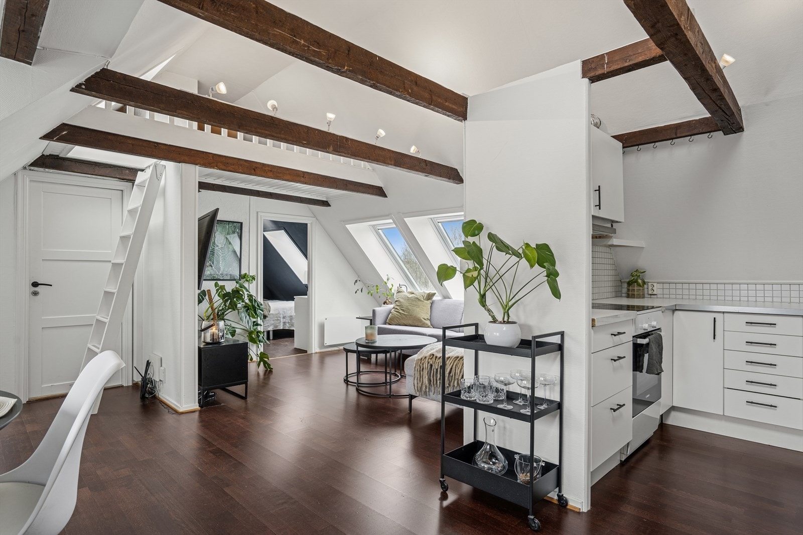 Leiligheten føles luftig og delikat Galleribilde