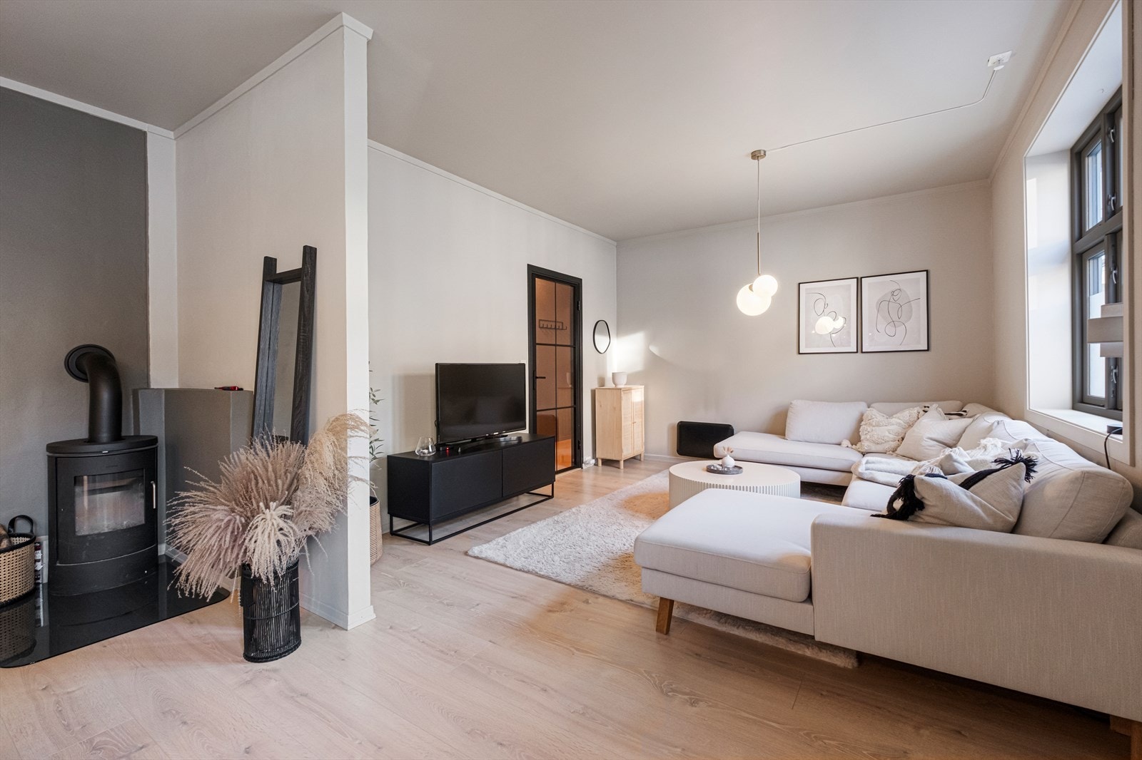 Stue med peisovn Galleribilde