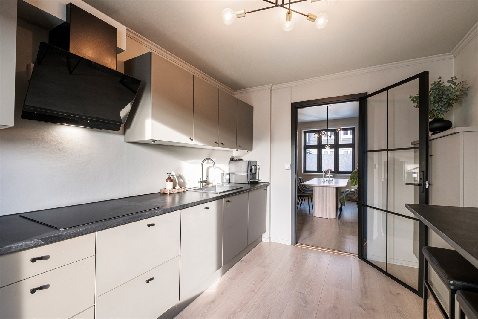 Pent og moderne kjøkken Galleribilde