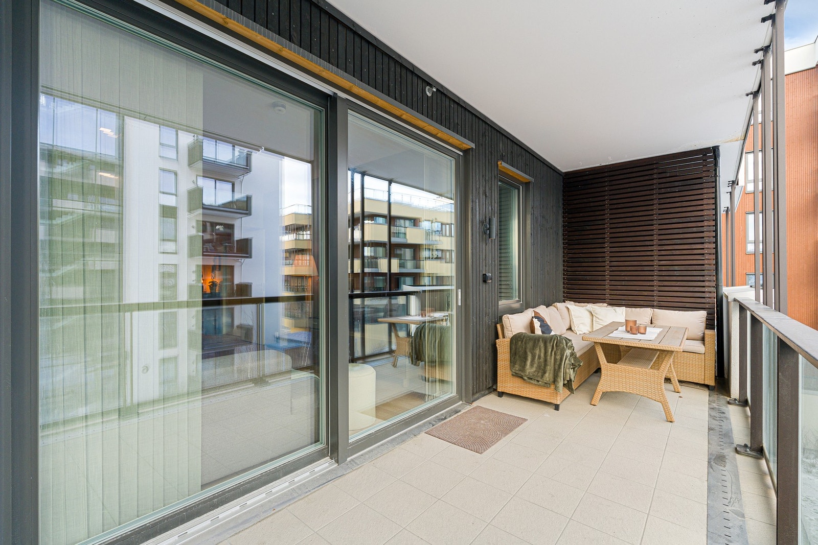 Med sine 12 kvm er den romslig og perfekt for lange, varme sommerdager. Galleribilde