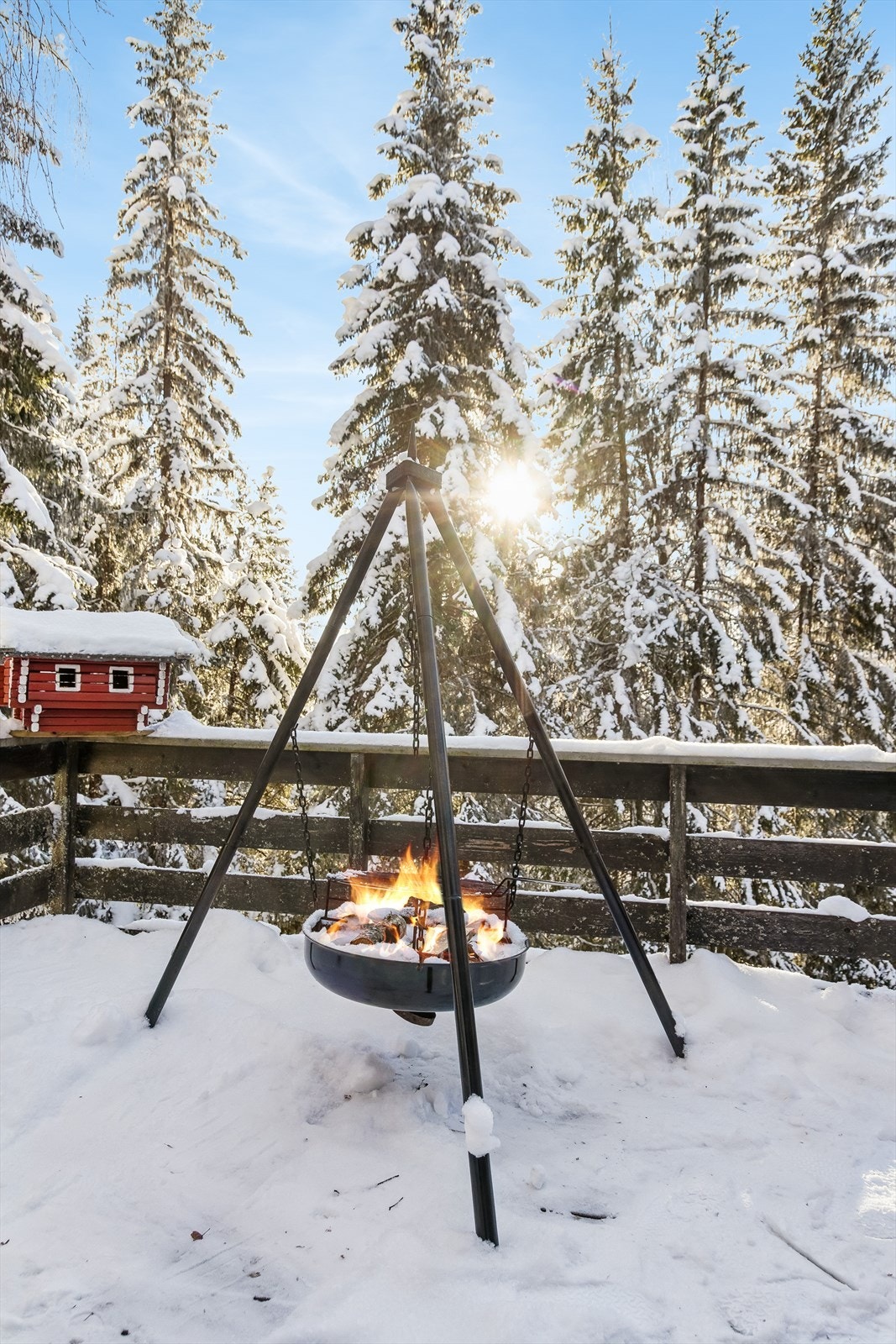 Her er det tilrettelagt for hyggelige stunder rundt bålpannen i naturskjønne omgivelser. Galleribilde