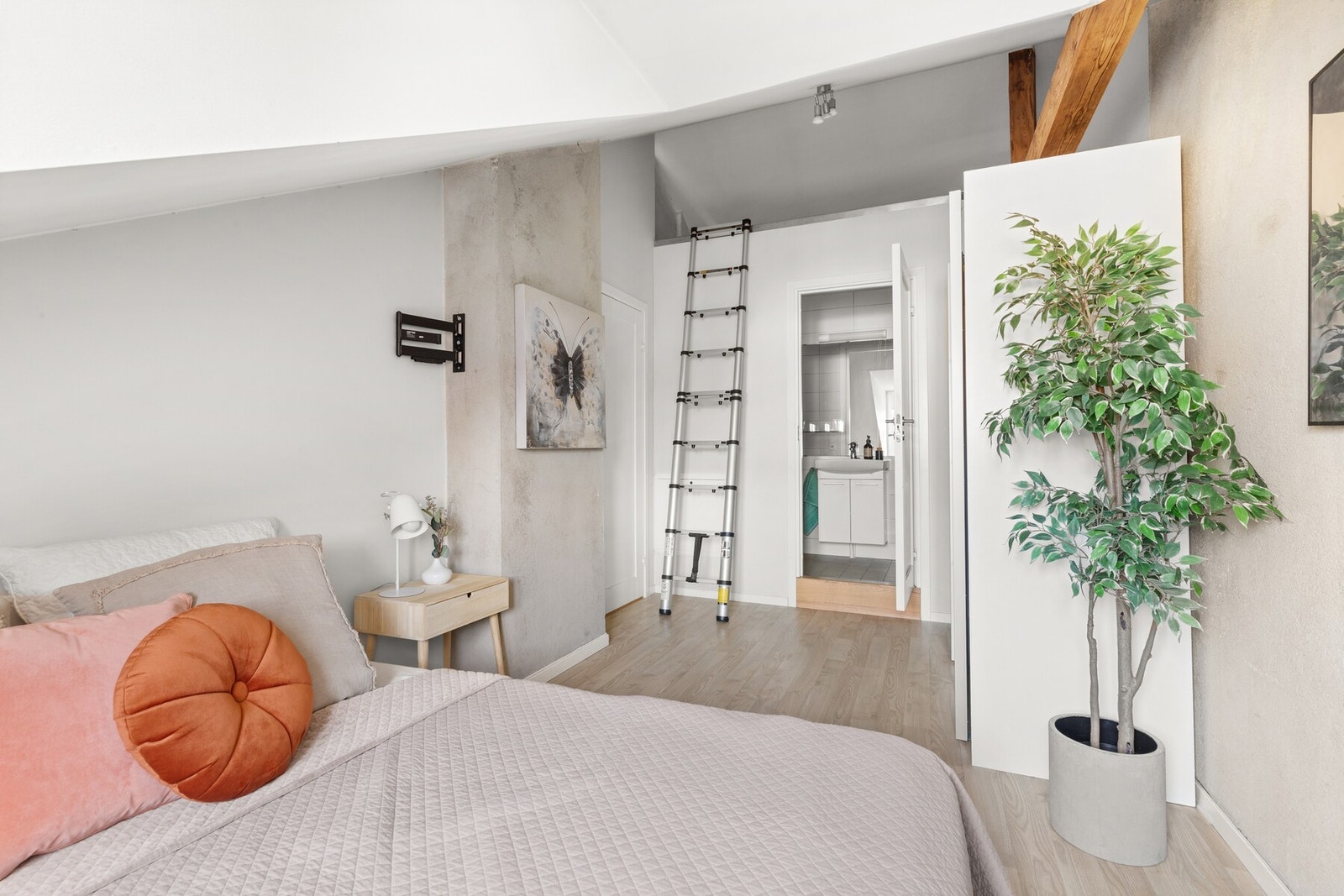 Soverom med lagringshems. Galleribilde