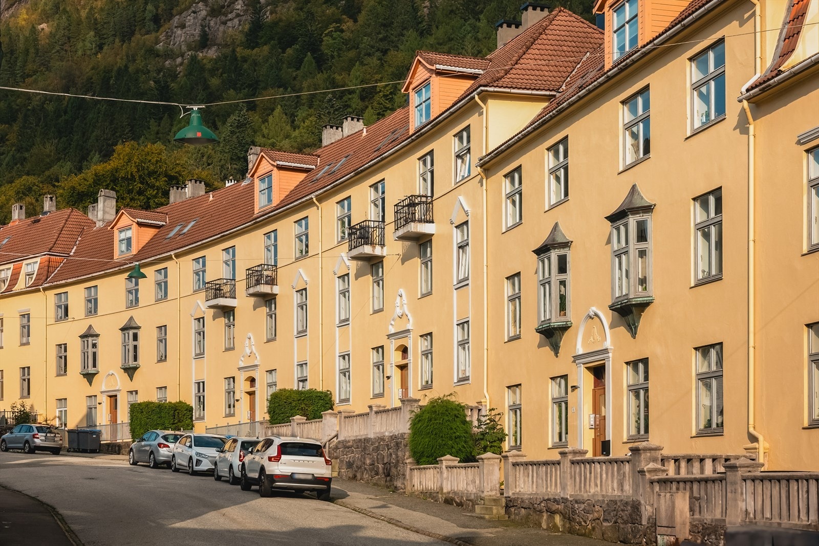 Historisk sus over fasadene, og hyggelige naboer. Galleribilde