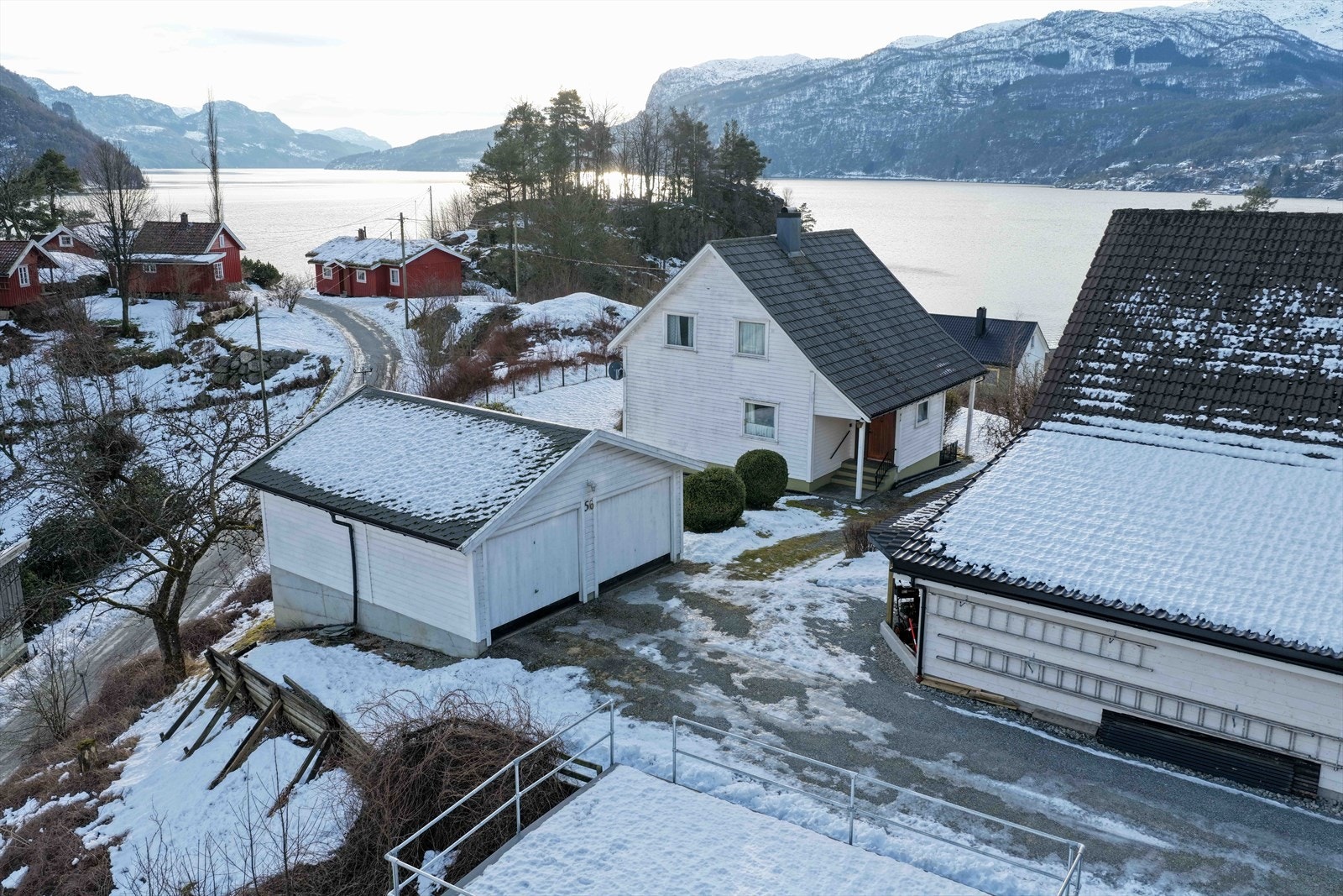 Dobbel garasje tilhørende eiendommen Galleribilde