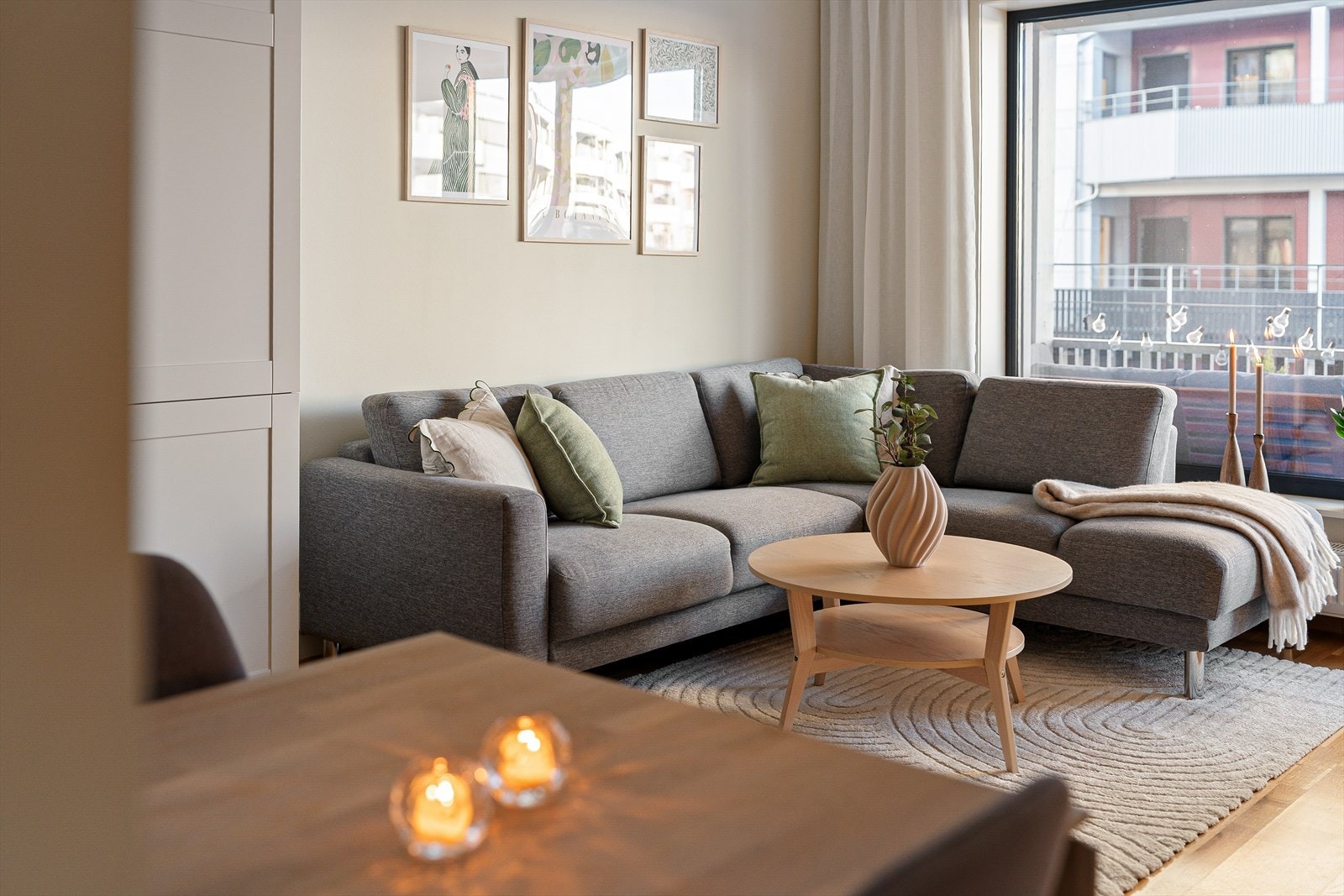 Boligen har en god planløsning med åpen stue- og kjøkkenløsning. Galleribilde