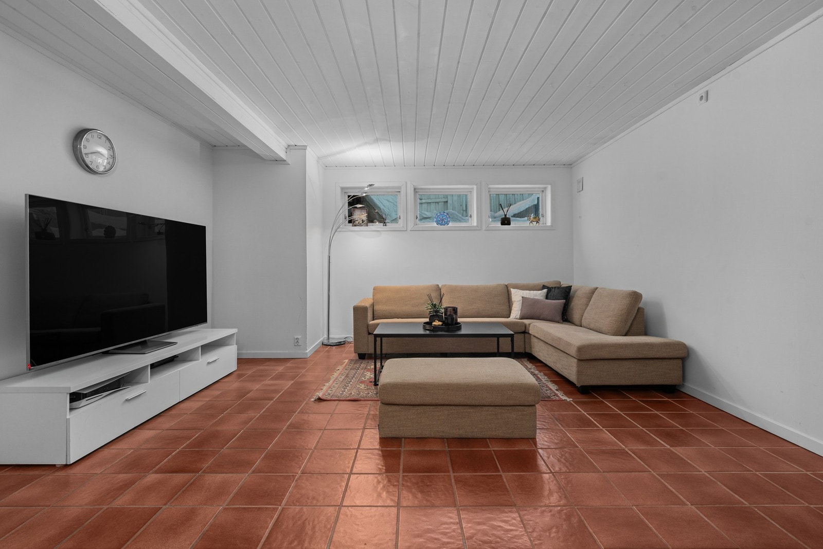 Kjellerstue som egner seg godt som separat oppholdsrom eller TV-stue. Galleribilde