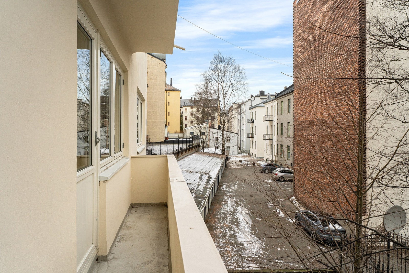 Balkongen vender mot sydøst. Galleribilde