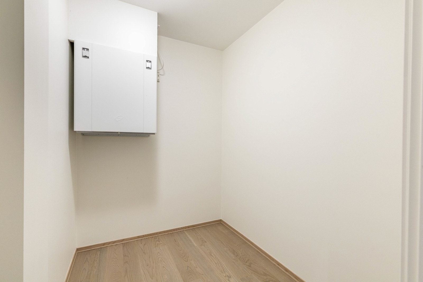 Teknisk rom/bod med muligheter for lagring Galleribilde