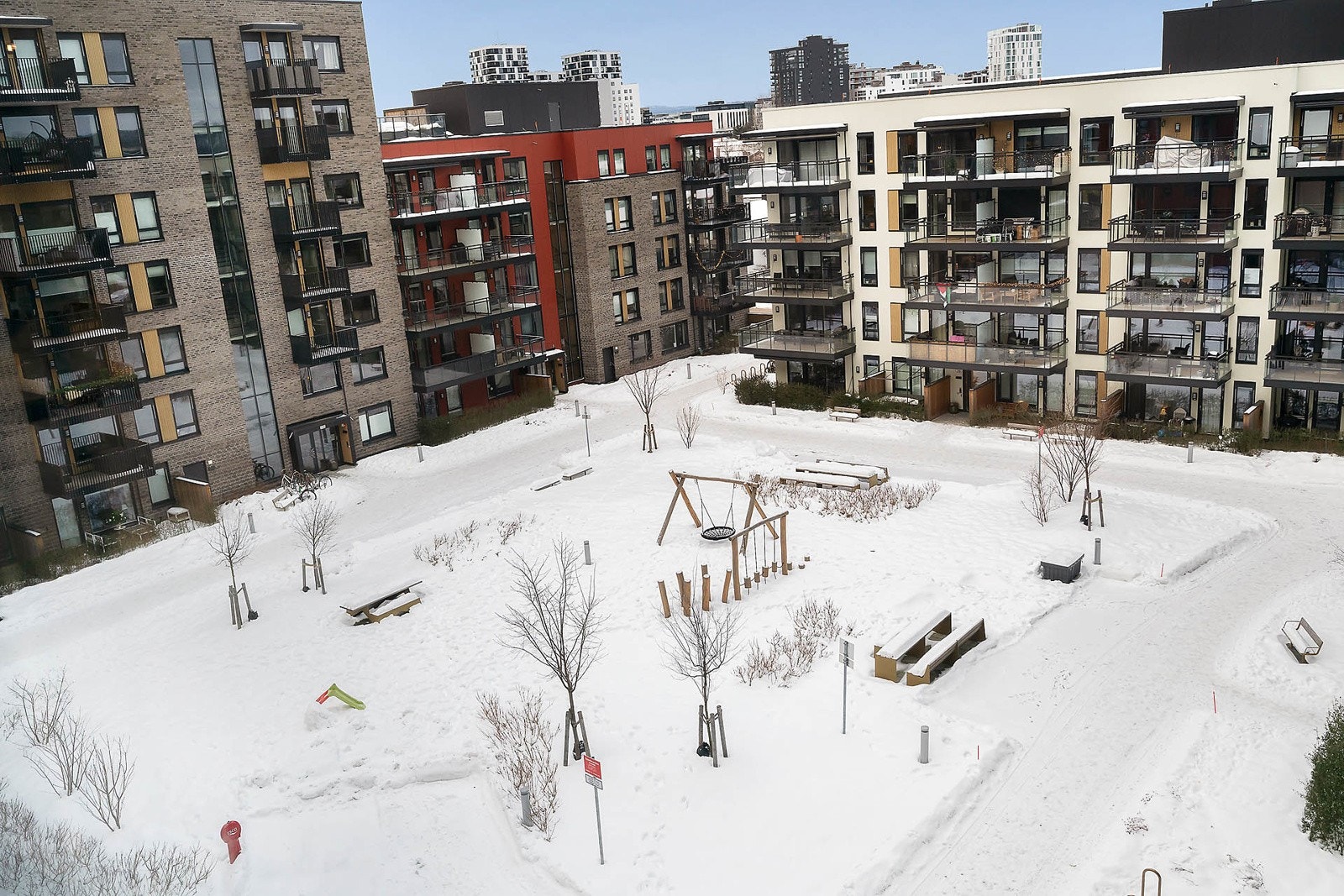 Borettslaget har et pent opparbeidet gårdsrom, samt felles takterrasse. Galleribilde