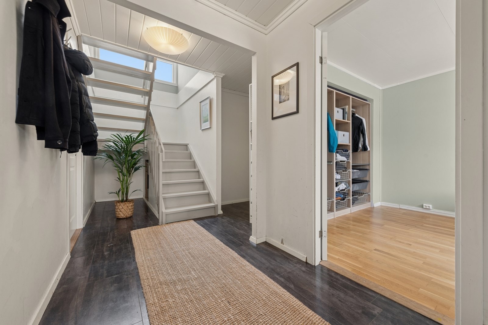 Trapperom/gang. Galleribilde