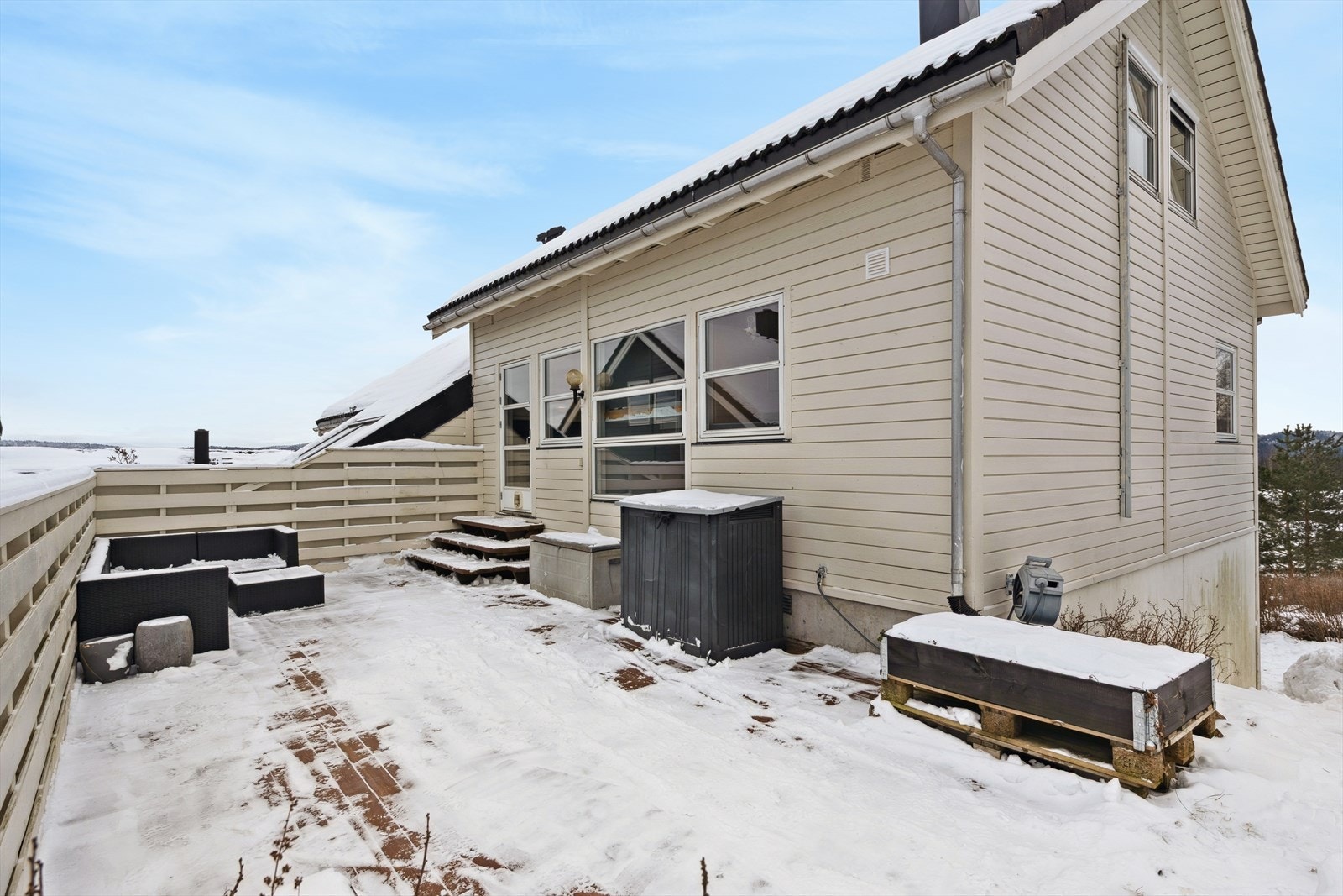 Stor nordvendt terrasse på ca. 35 m². Galleribilde