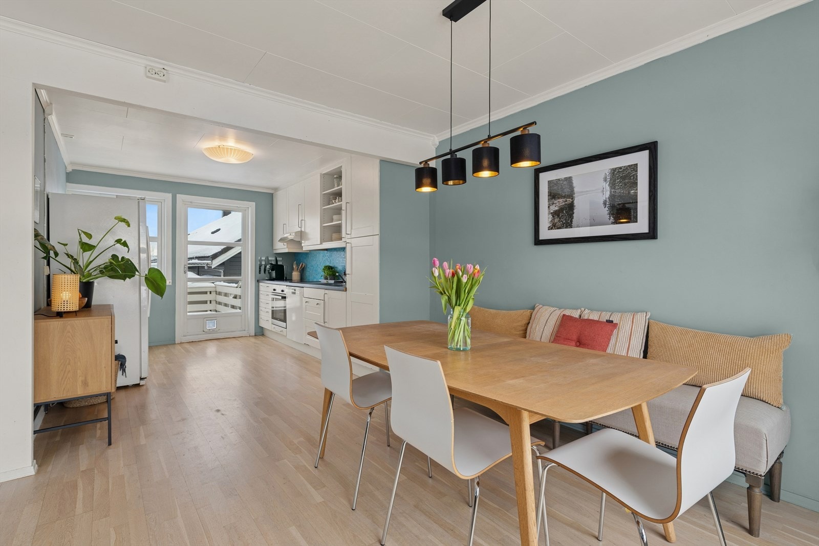 Spisestue/kjøkken. Galleribilde