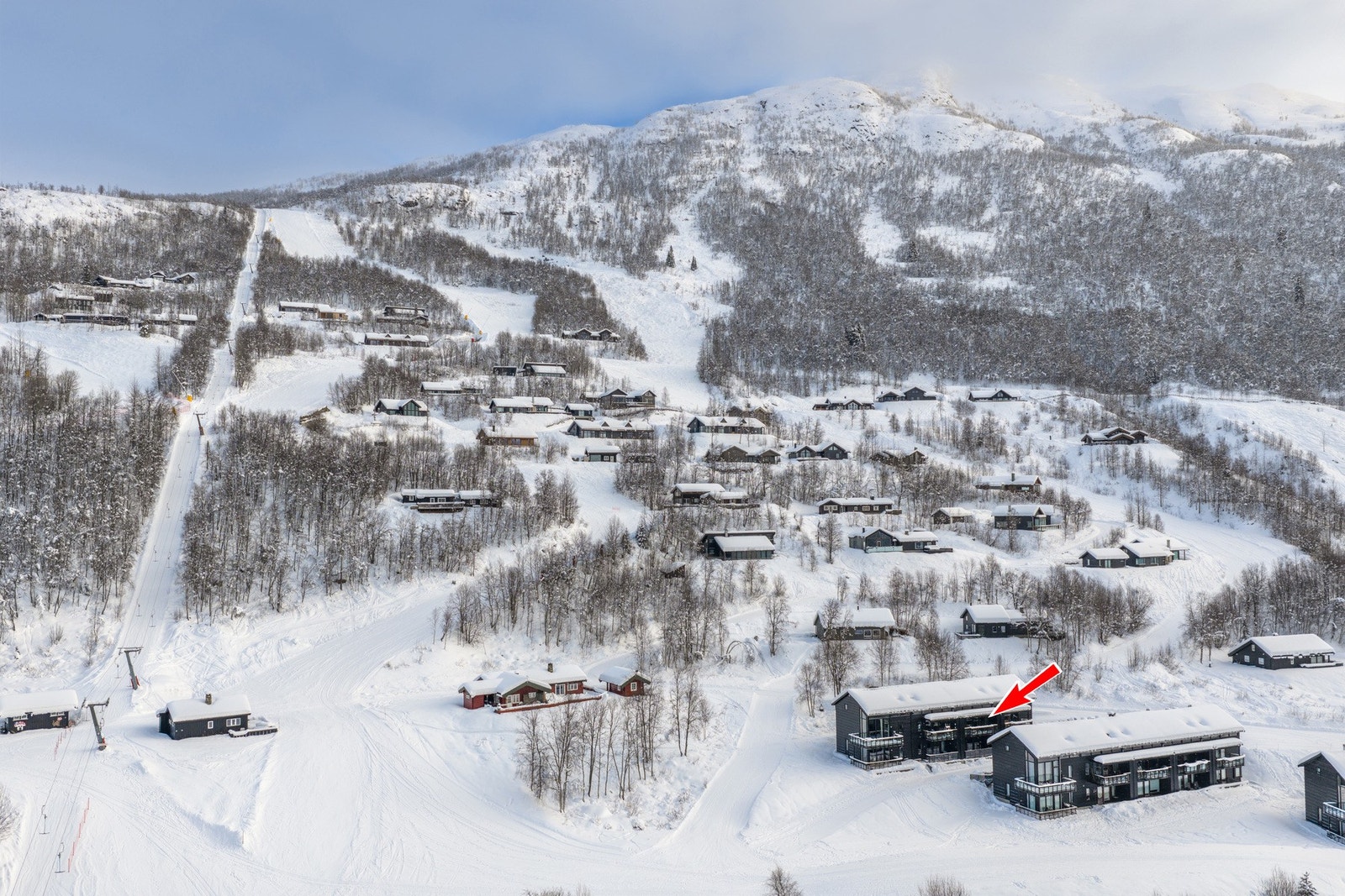 EIE Fjellmegleren har gleden av å presentere Helgesetvegen 25 B - Leiligheten er beliggende kun noen "stavtak" fra Solheisen! - Foto: Aurelius Phtography Galleribilde