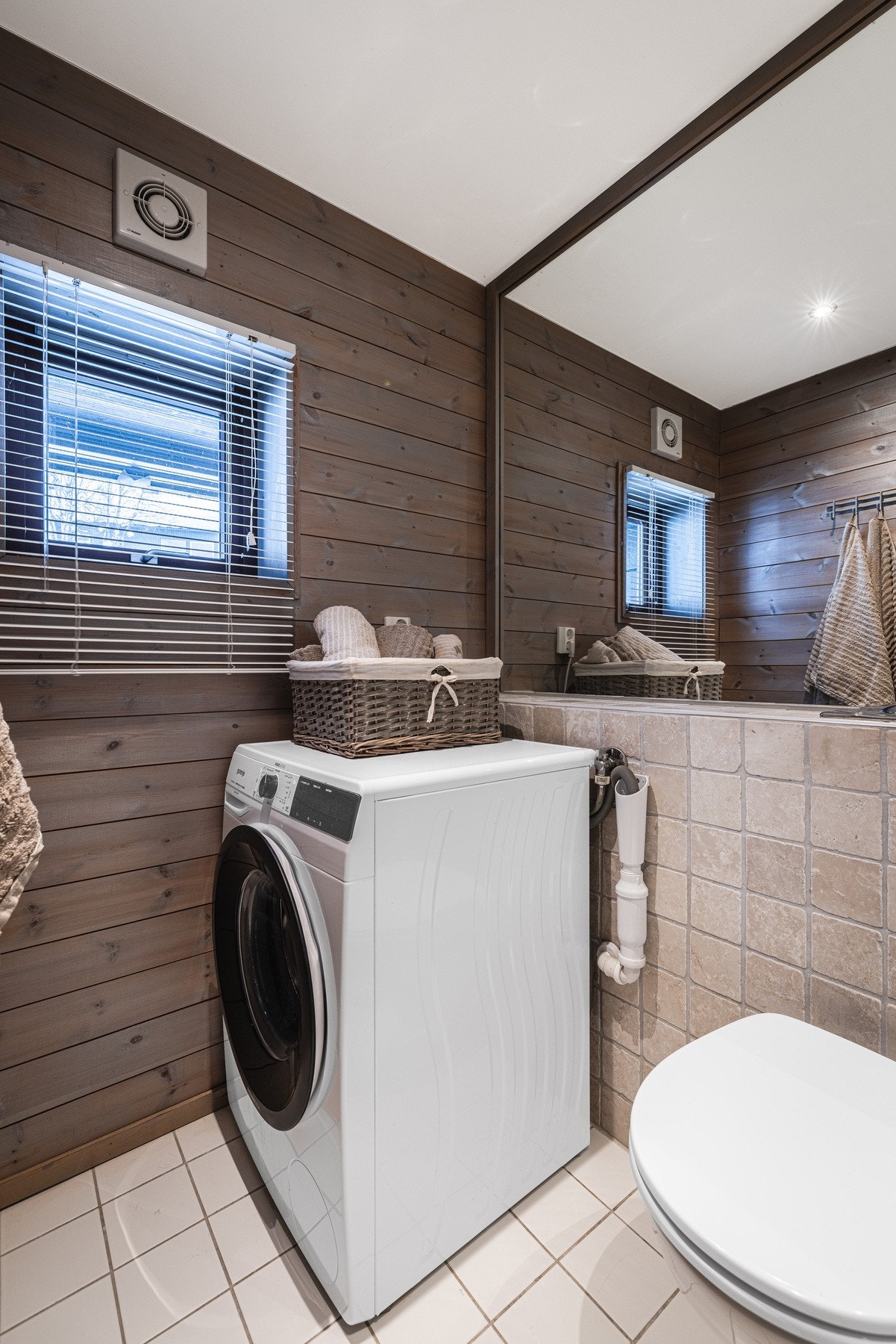 Opplegg for vaskemaskin på badet på hovedplan. Galleribilde