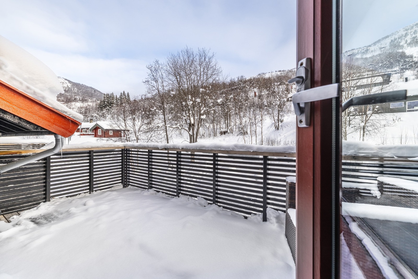 Veranda mot øst med utgang fra soverom 2 Galleribilde