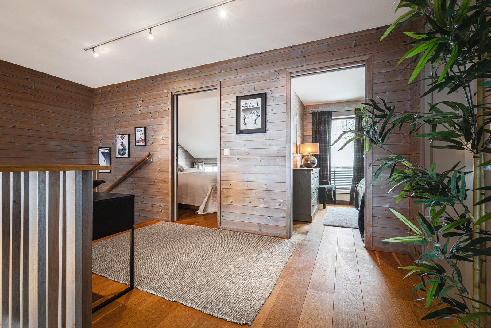 Fra loftsstue mot inngang til soverommene i loftsetasjen. Galleribilde