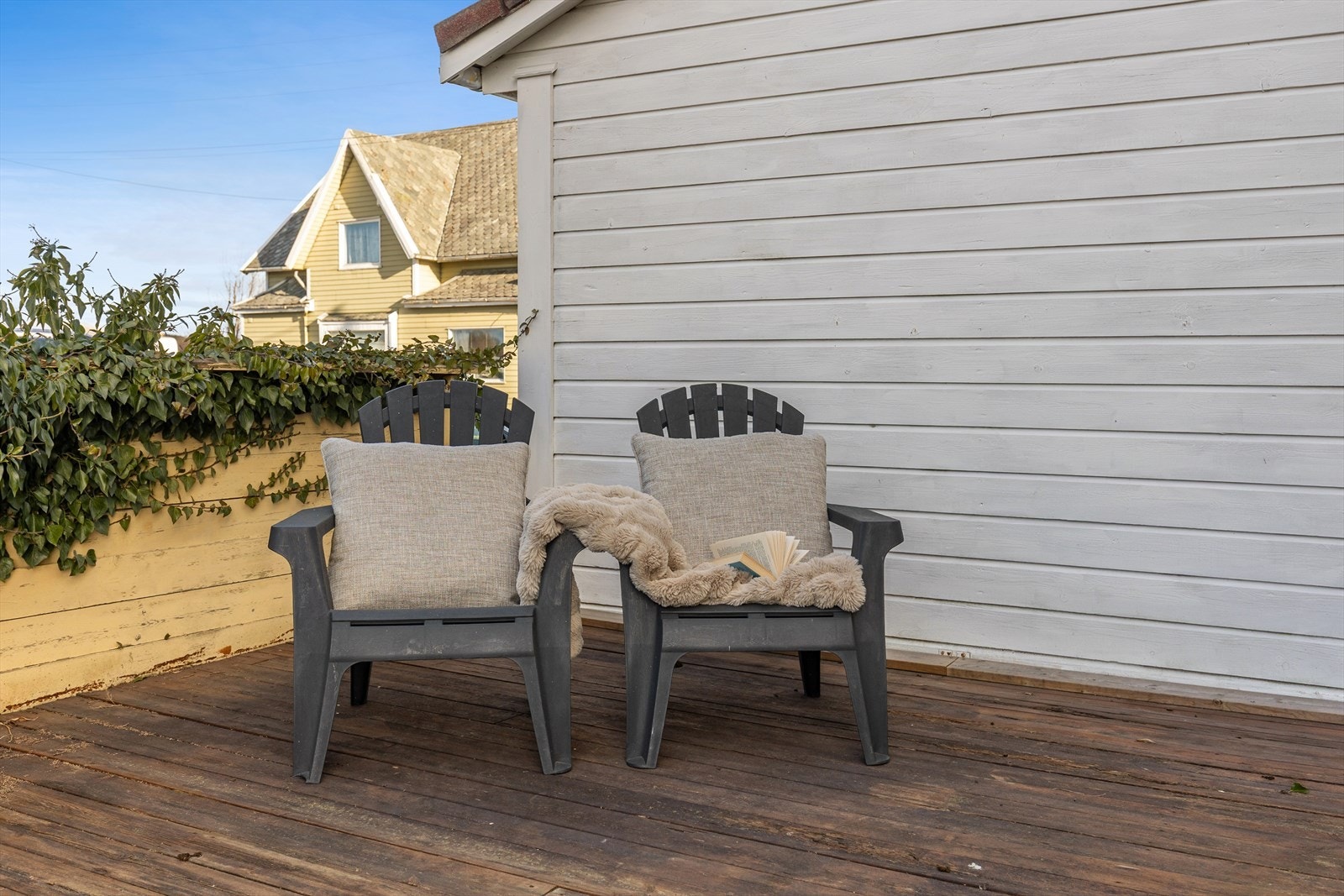 Terrasse i tilknytning til garasje Galleribilde