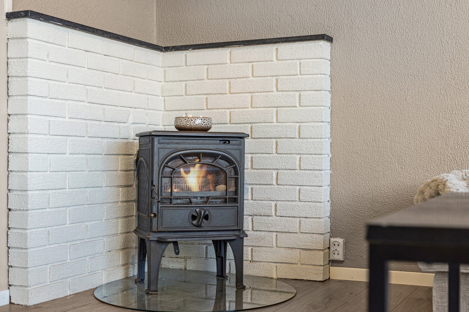 Ved ovn som man kan benytte på ekstra kalde dager, eller for en koselig harmoni Galleribilde