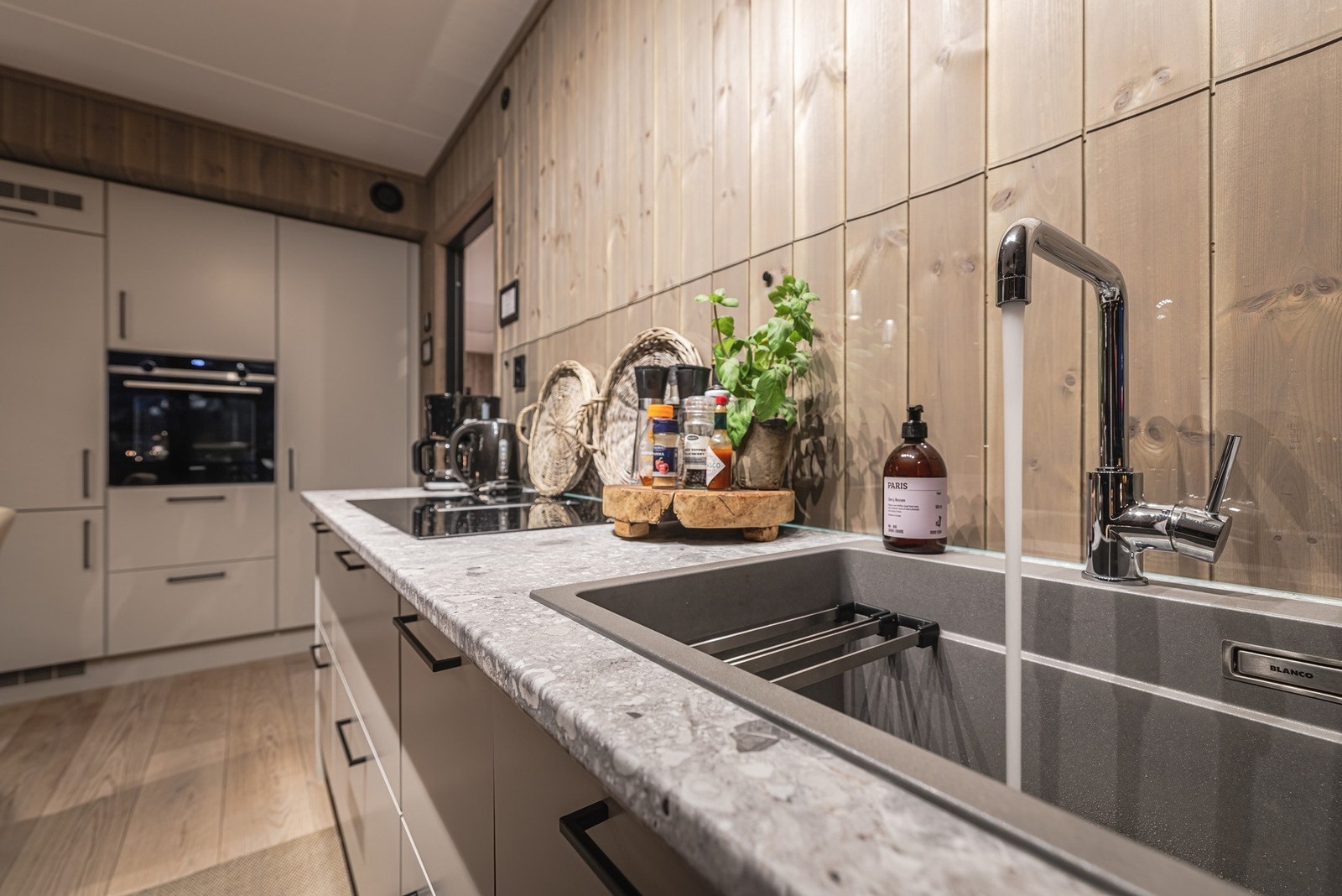 Detaljer fra kjøkken. Galleribilde