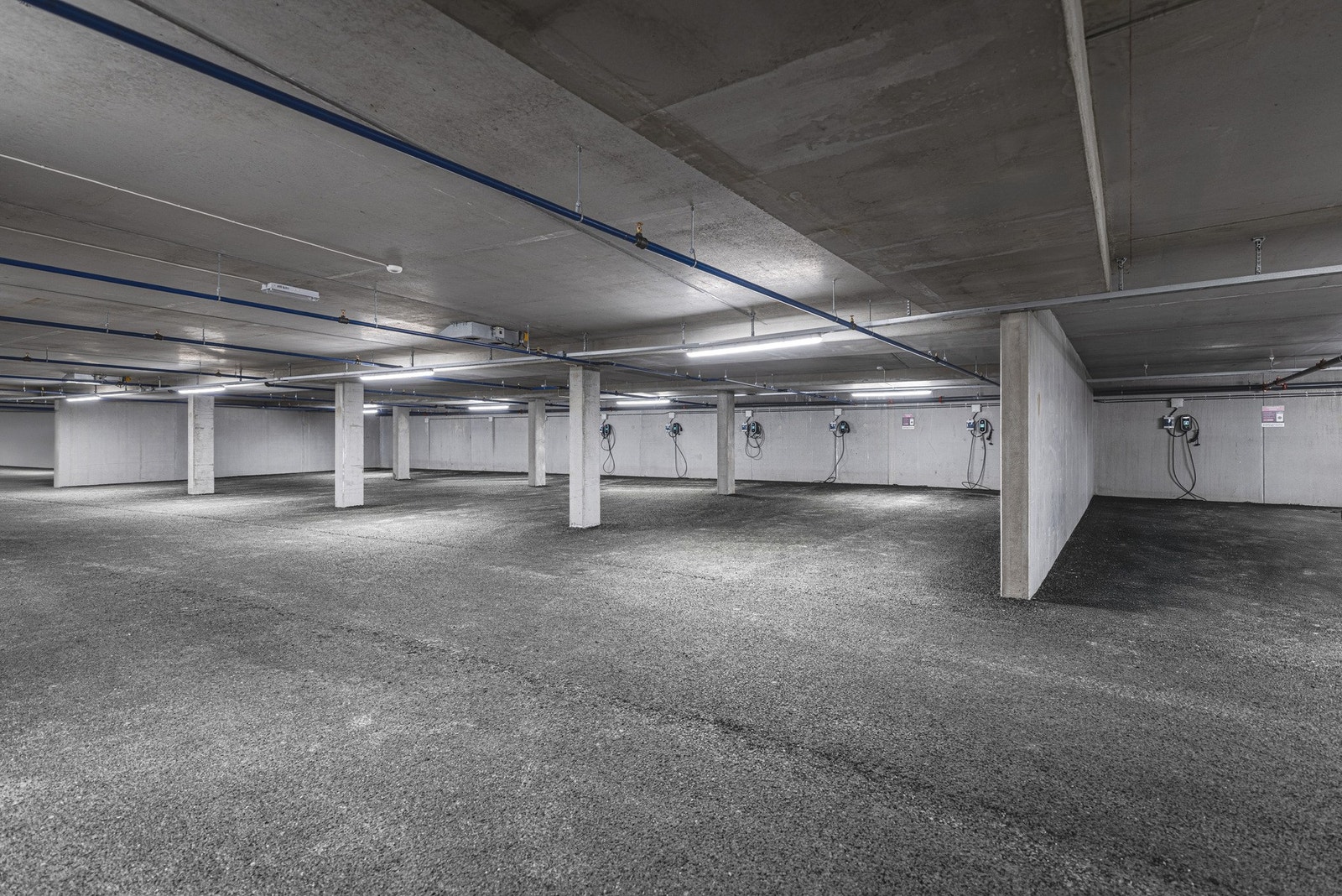 Leiligheten har 1 parkeringsplass i garasjeanlegget. Fra garasjeanlegget går man rett inn i leilighetsbygget. Galleribilde