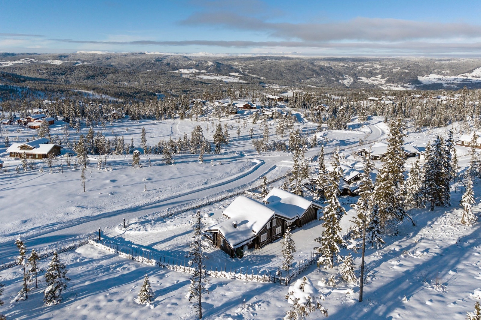 Gode parkeringsmuligheter på tomt. Galleribilde