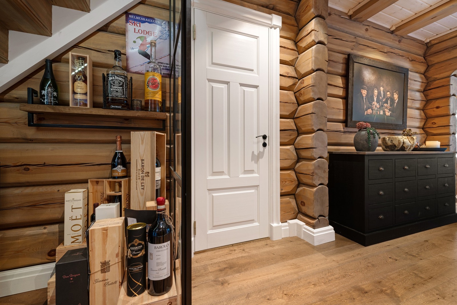 Vinrommet er bygget av Myhre smie. Galleribilde