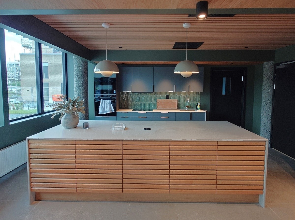 Shared kitchen accessible to all residents Galleribilde