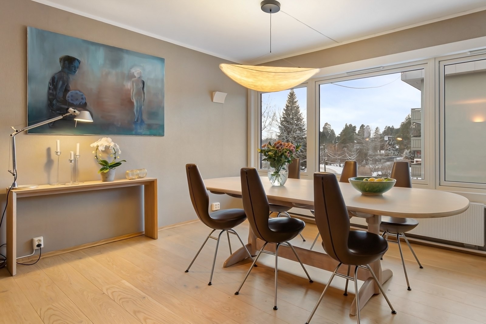 Plass til et stort spisebord. Galleribilde