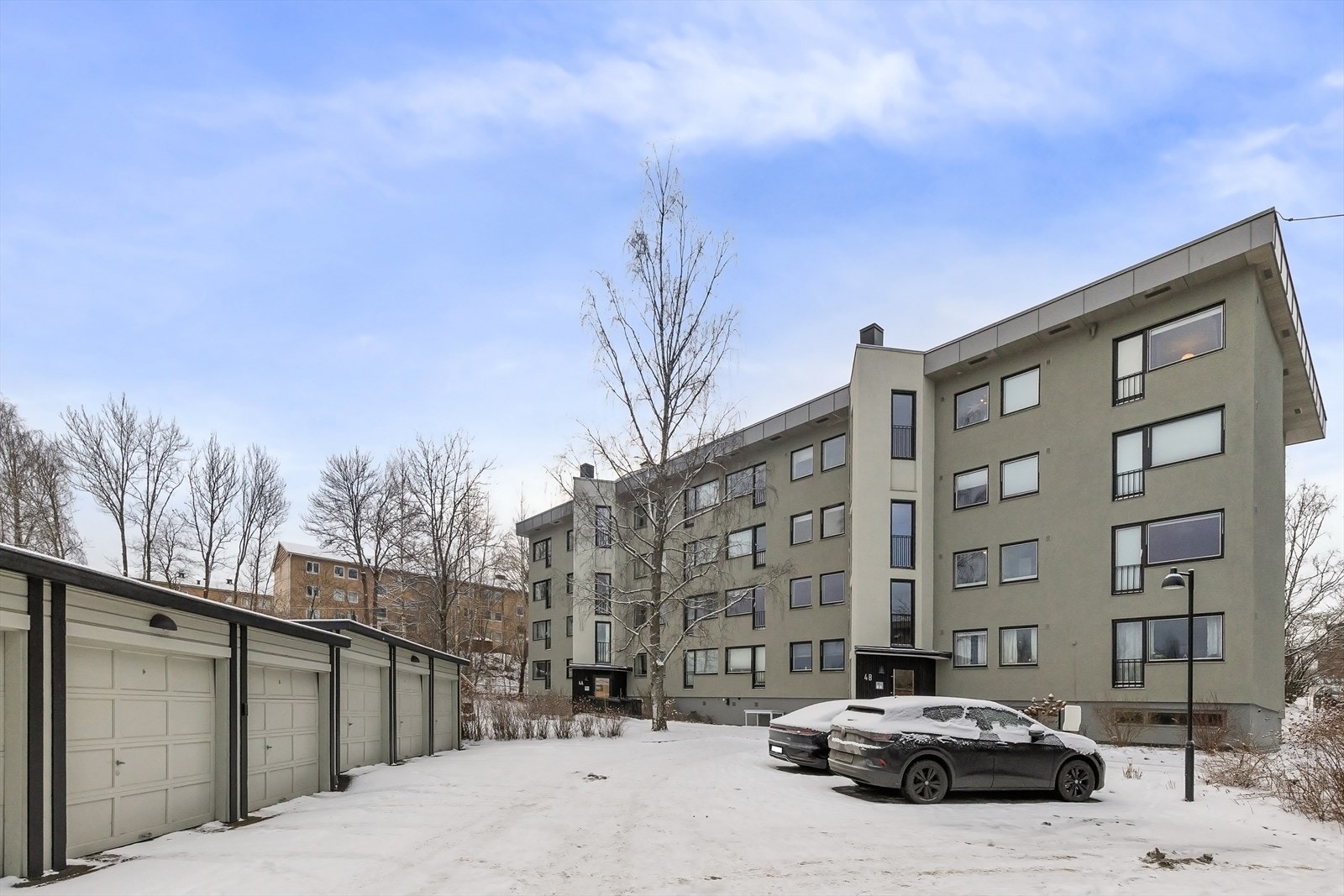 Parkering i garasjeplass i felles rekke på ca. 14 kvm. Galleribilde