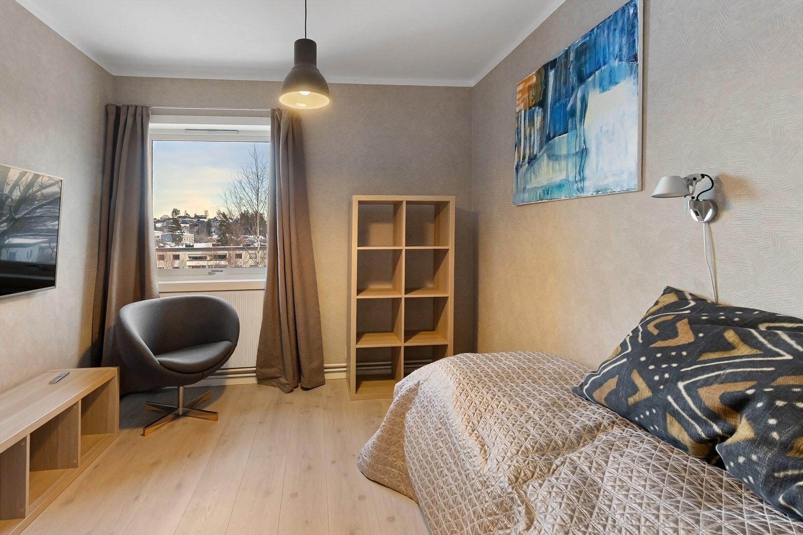 Rommene er av god størrelse og egner seg godt som barnerom, gjesteværelse eller kontor. Galleribilde