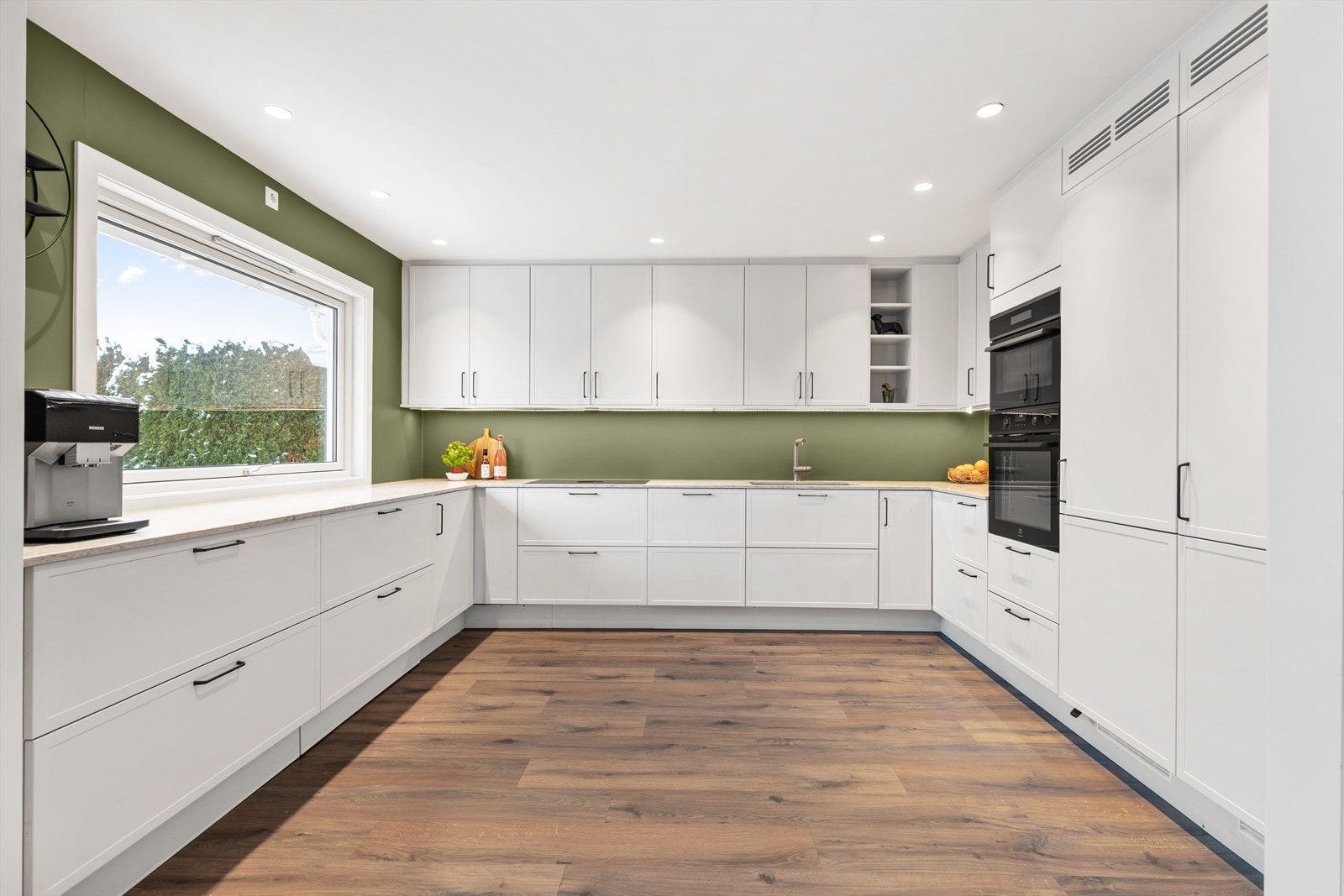 Kjøkkenet var nytt i 2023 og er fra Strai. Galleribilde