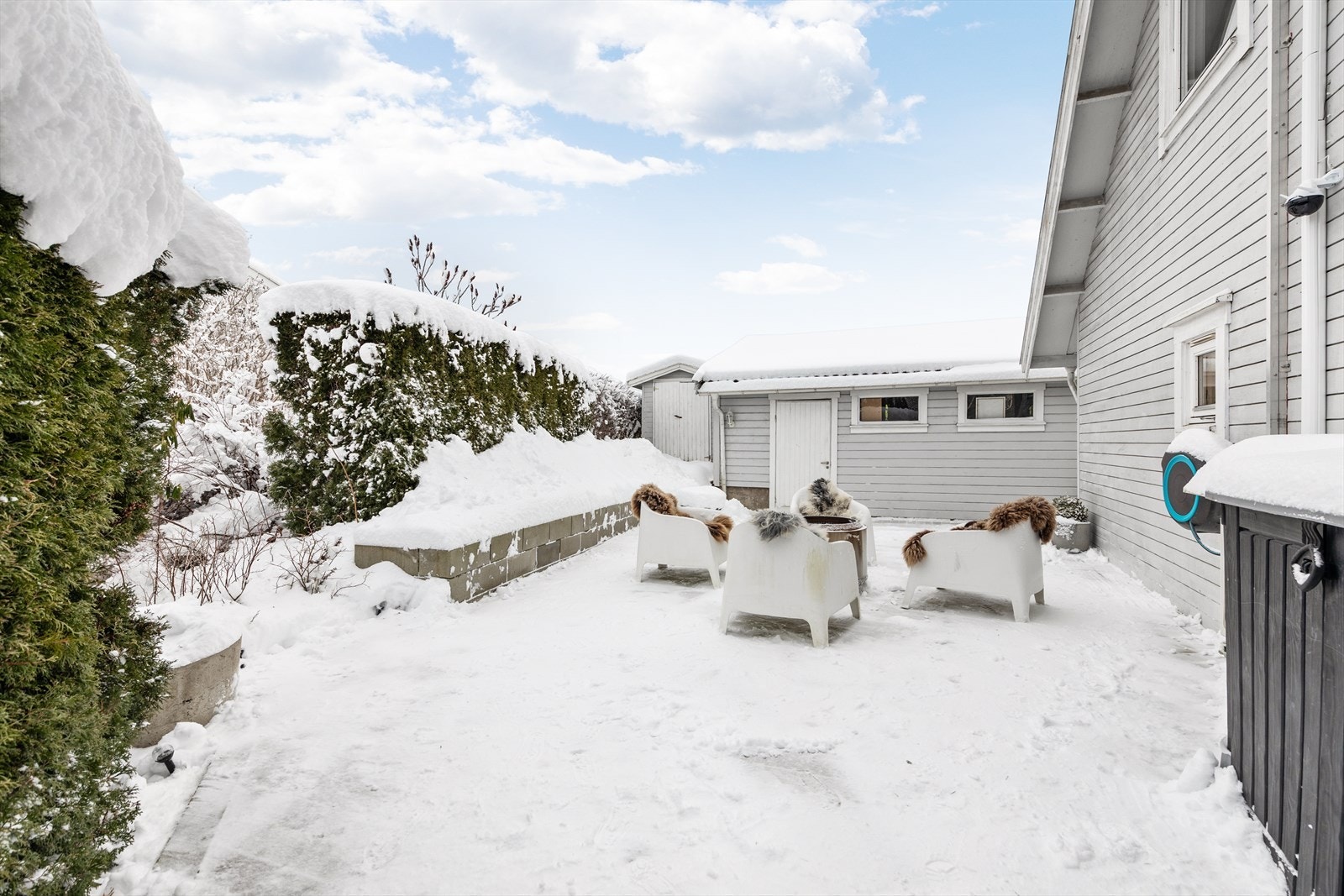 Utvendig er det god plass til ønsket møblering. Galleribilde