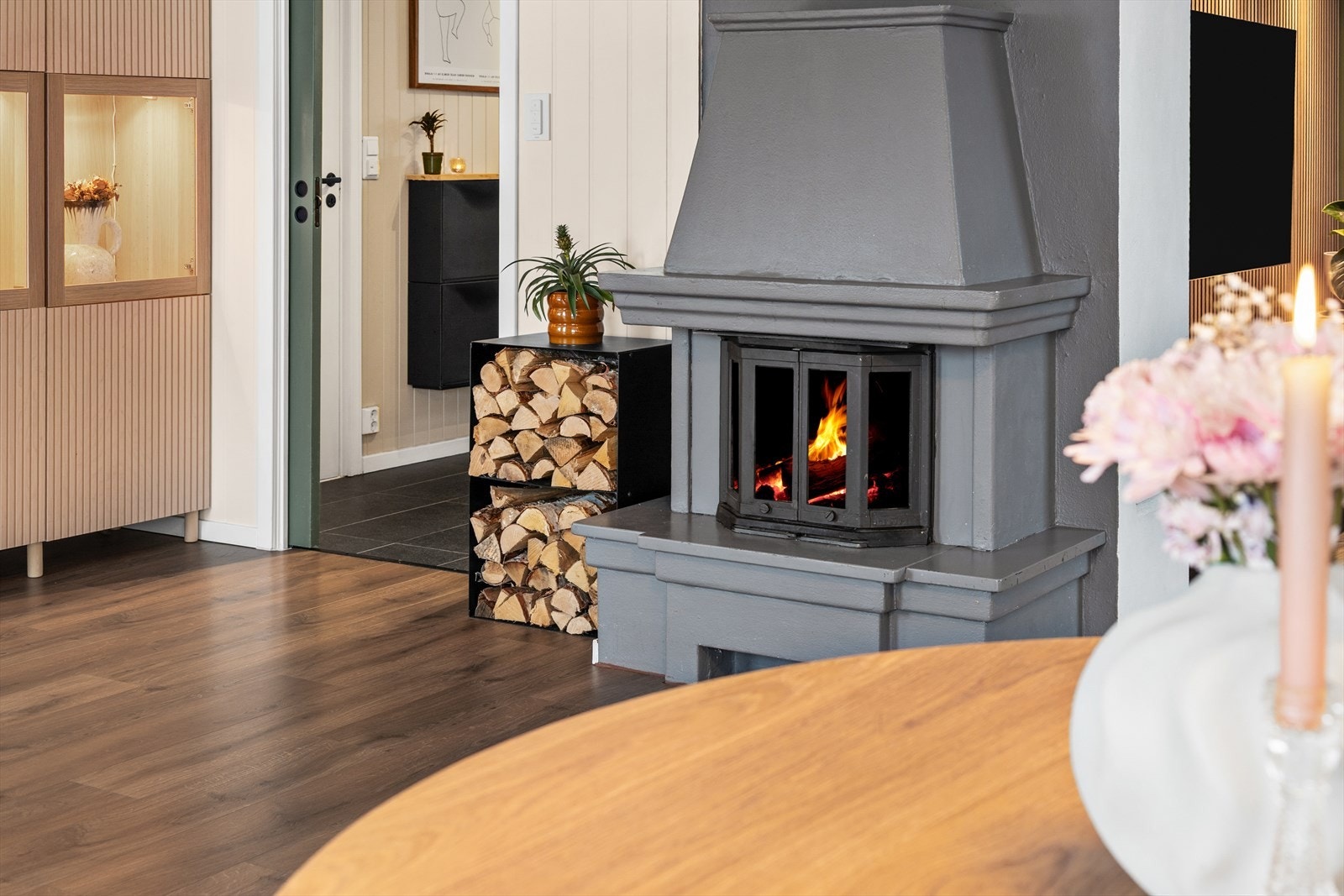 Peis med innsats i stuen sørger for ekstra varme. Galleribilde