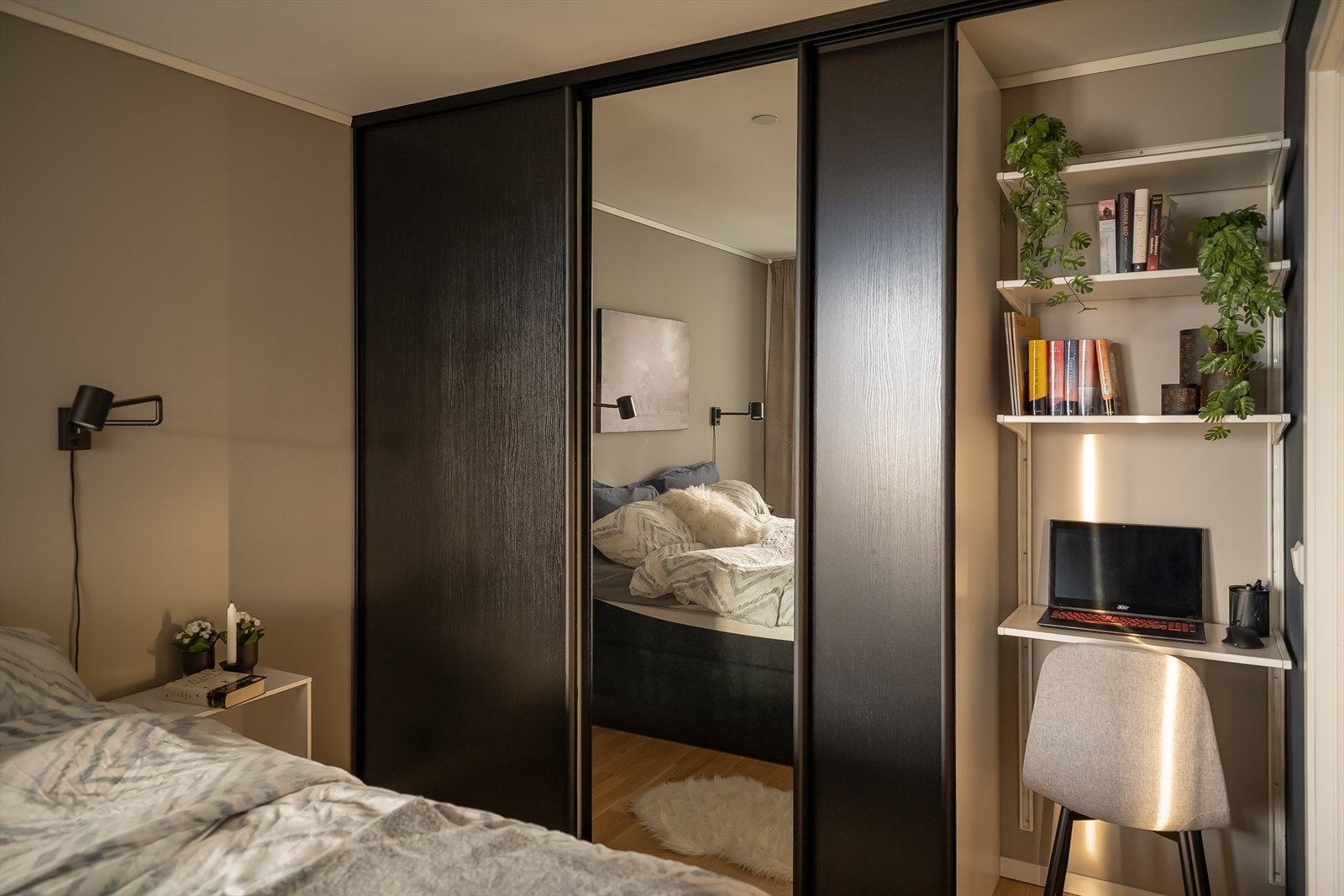 Rommet har også god plass til garderobe- og kontorløsning. Galleribilde