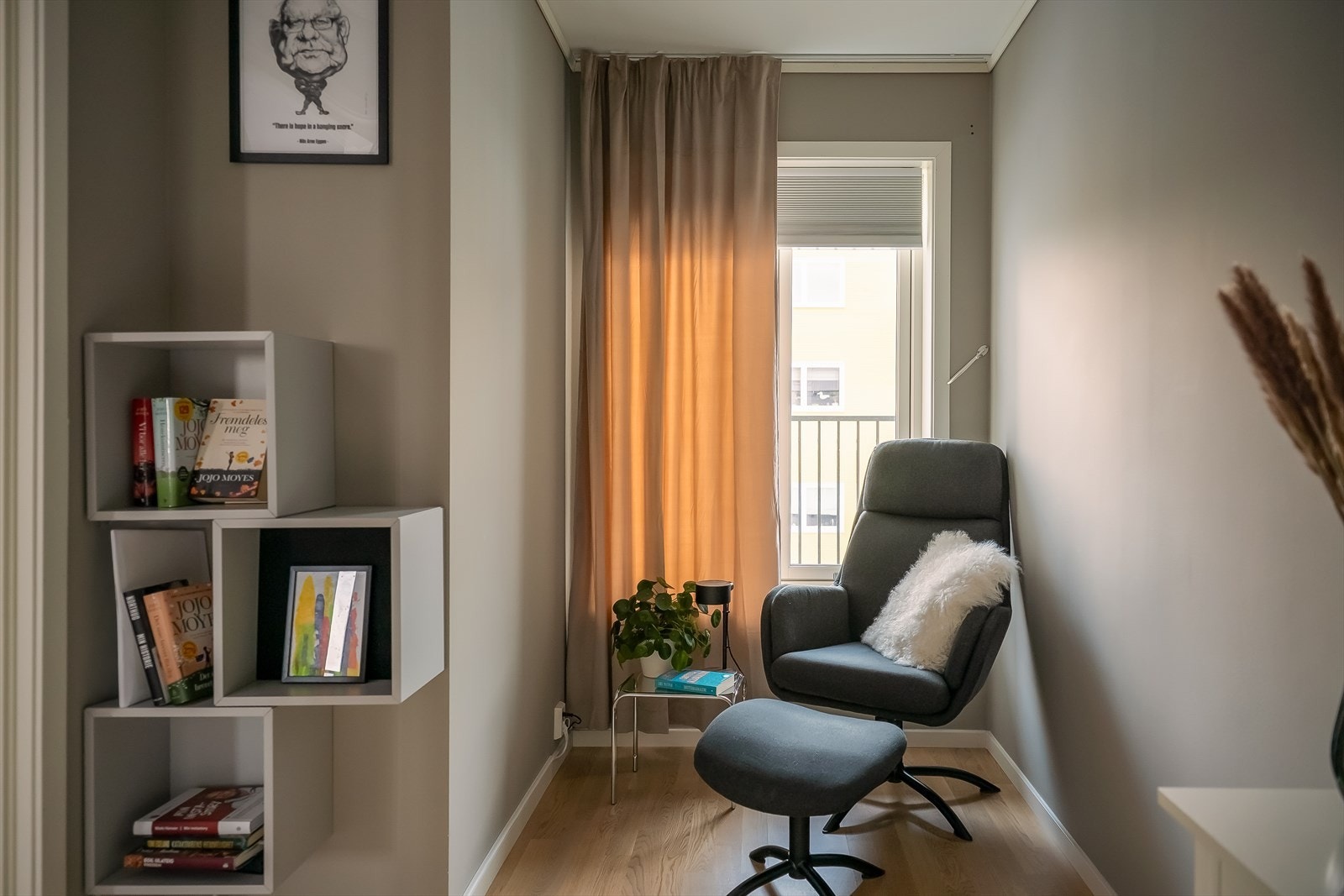 Perfekt som barnerom, ungdomsrom, gjesterom eller et behagelig hjemmekontor når hverdagen krever det. Galleribilde