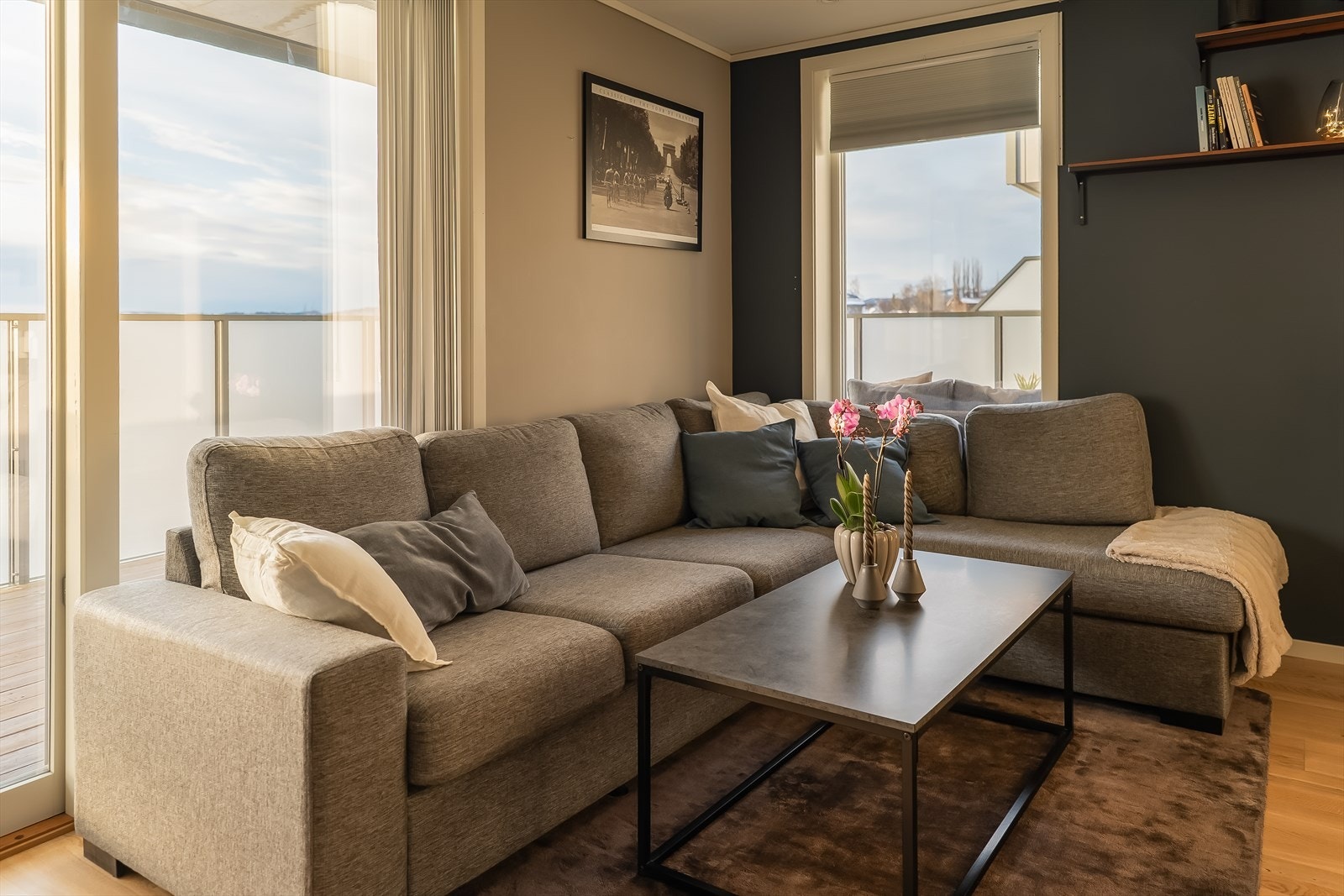 Stue og kjøkken måler totalt 21 kvm. Galleribilde