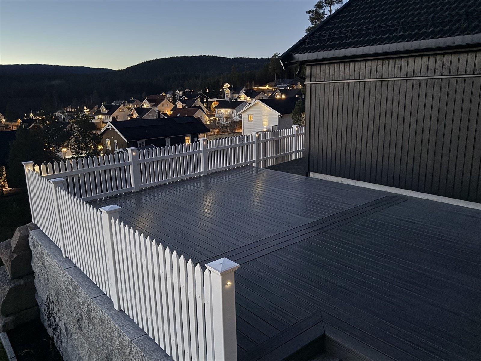 Her er det god plass til ulike sittegrupper Galleribilde