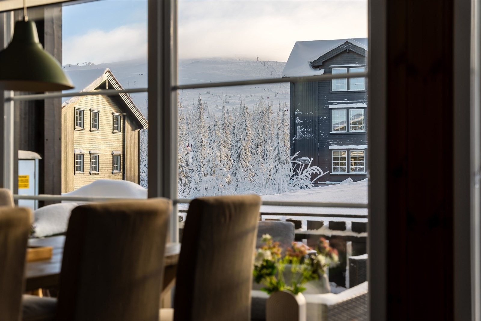 Fin utsikt til fjellet! Galleribilde