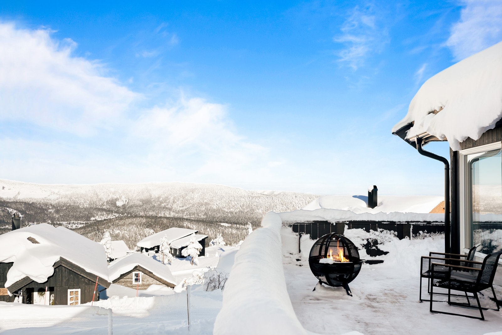 Hytta har en attraktiv beliggenhet på Rytterspranget, nesten på toppen av Gautefall alpinanlegg, med ski inn/ski ut. Galleribilde