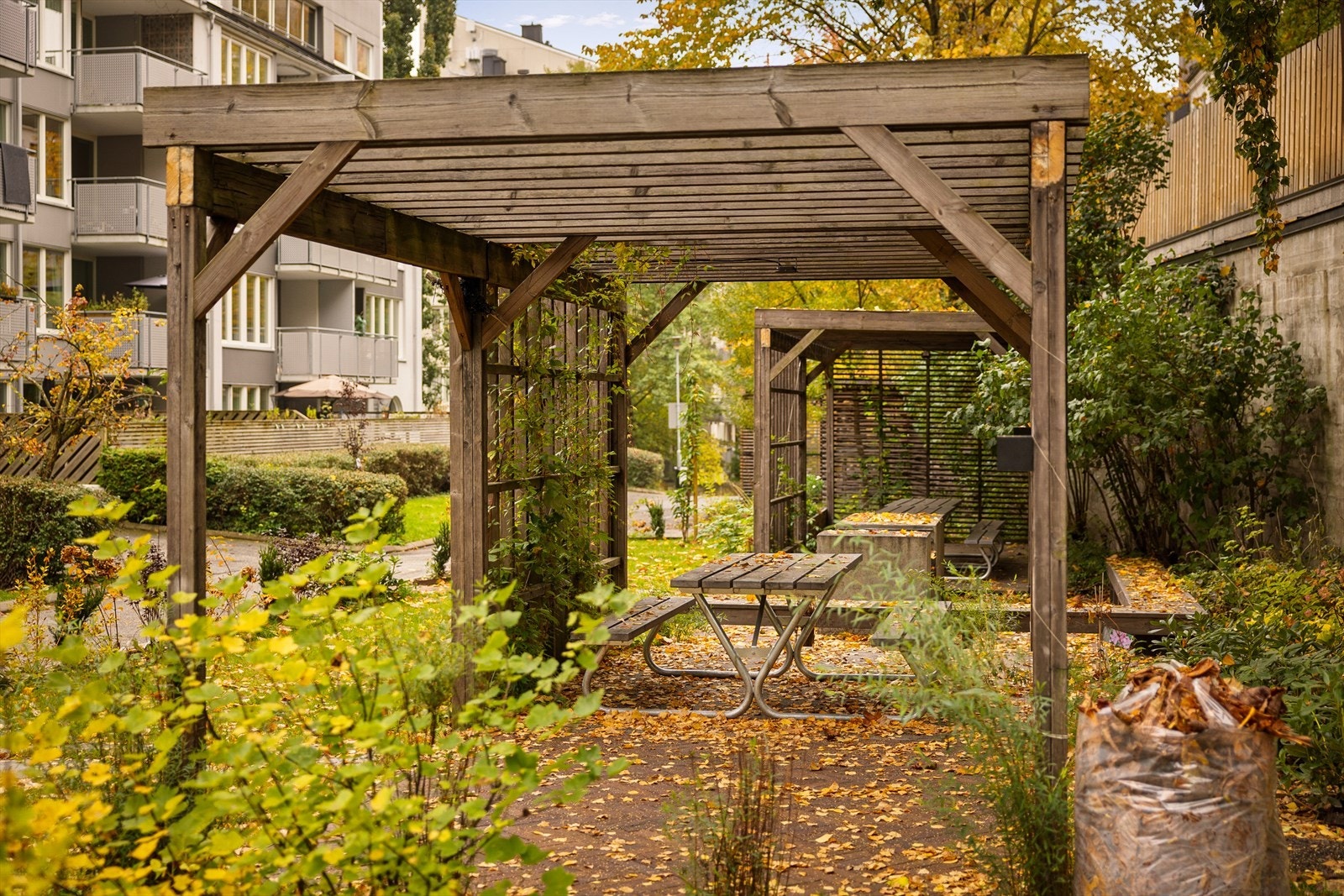 Flott pergola på sameiets fellesområdet. Galleribilde