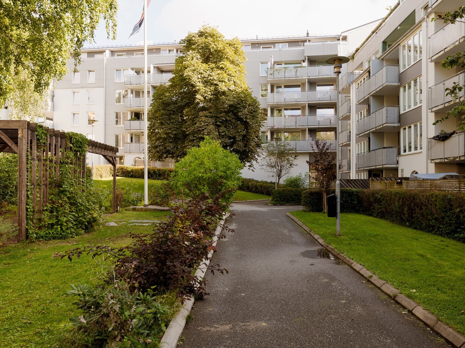 Det er også flotte, grønne fellesområder med pergola, sittegruppe, avlåst sykkelparkering m.m. Galleribilde