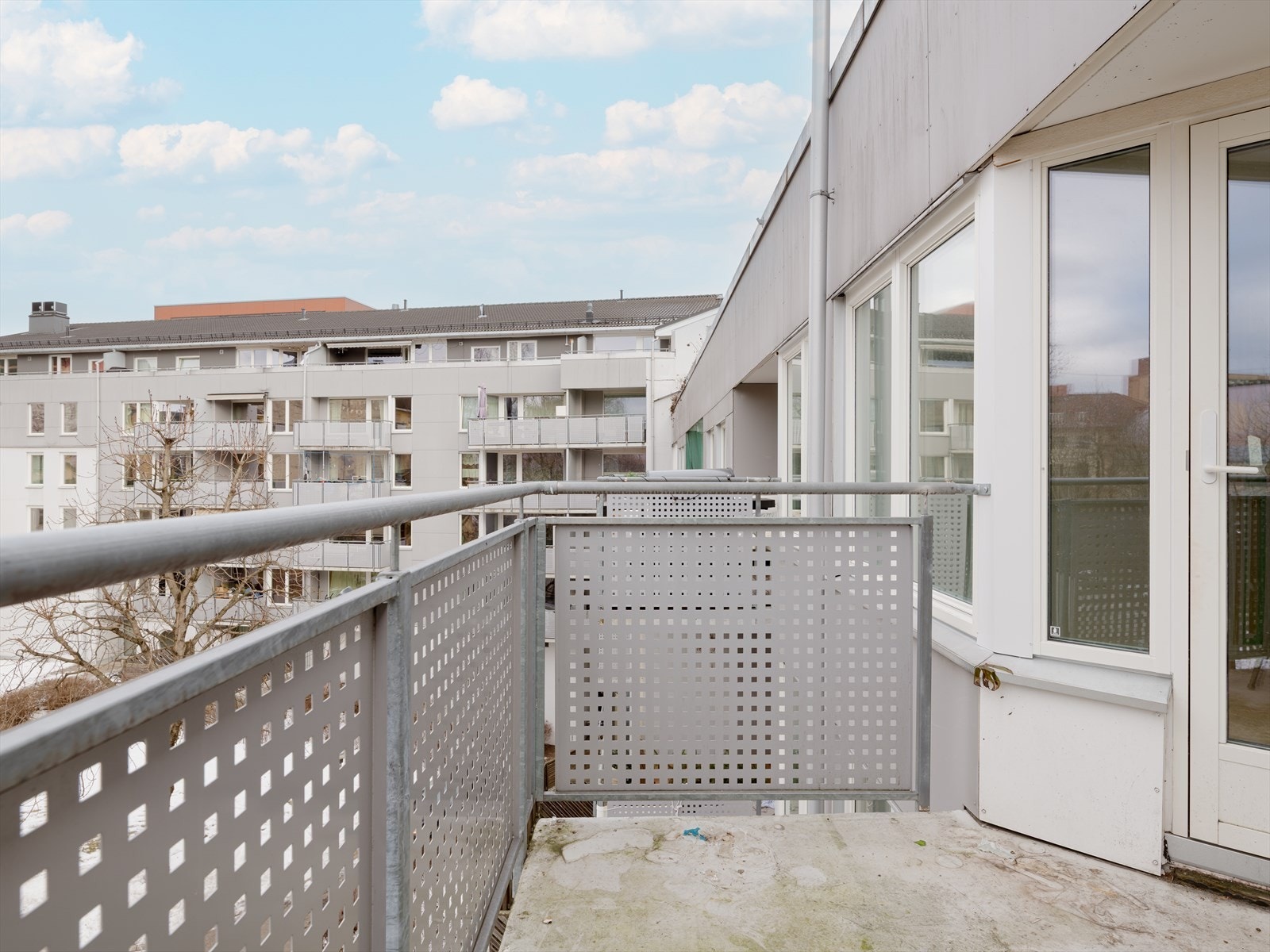 Leiligheten har vinduer fra 2022. Galleribilde