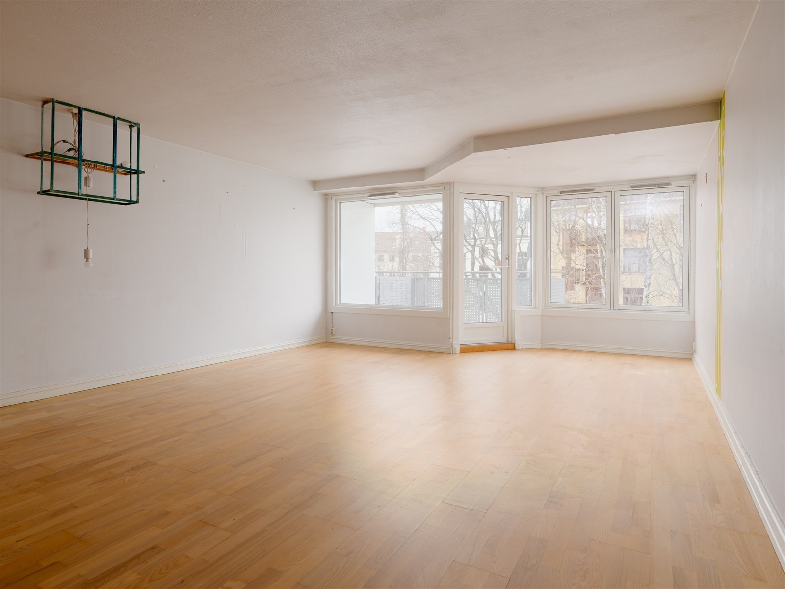 Fra stuen er det utgang til en hyggelig vestvendt balkong på 7 kvm. Galleribilde