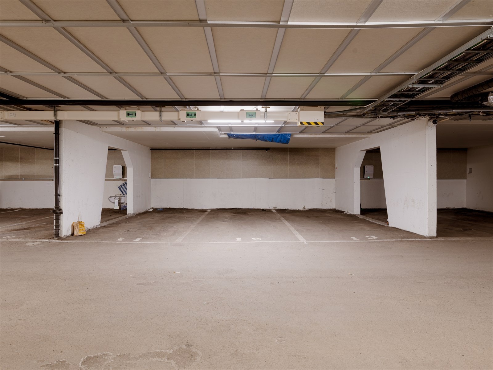 Leiligheten disponerer garasjeplass nr. 12 i felles garasjeanlegg. Galleribilde