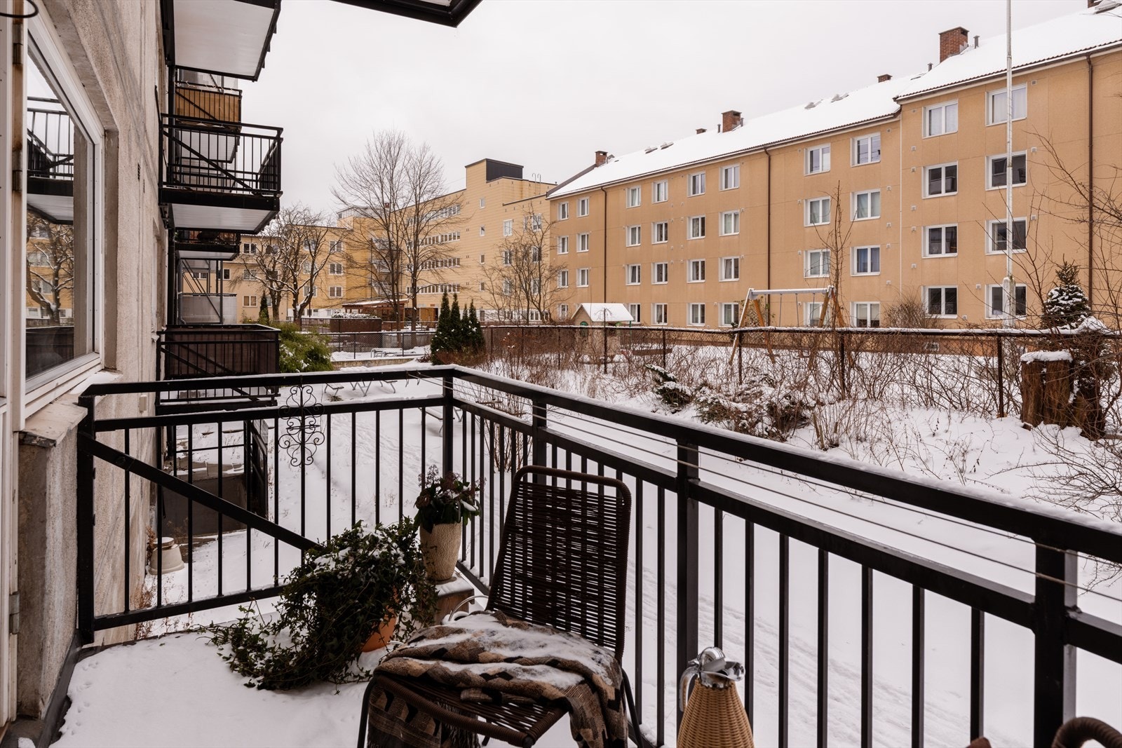 Fra stuen er det utgang til en herlig balkong på ca. 5 kvm. Galleribilde