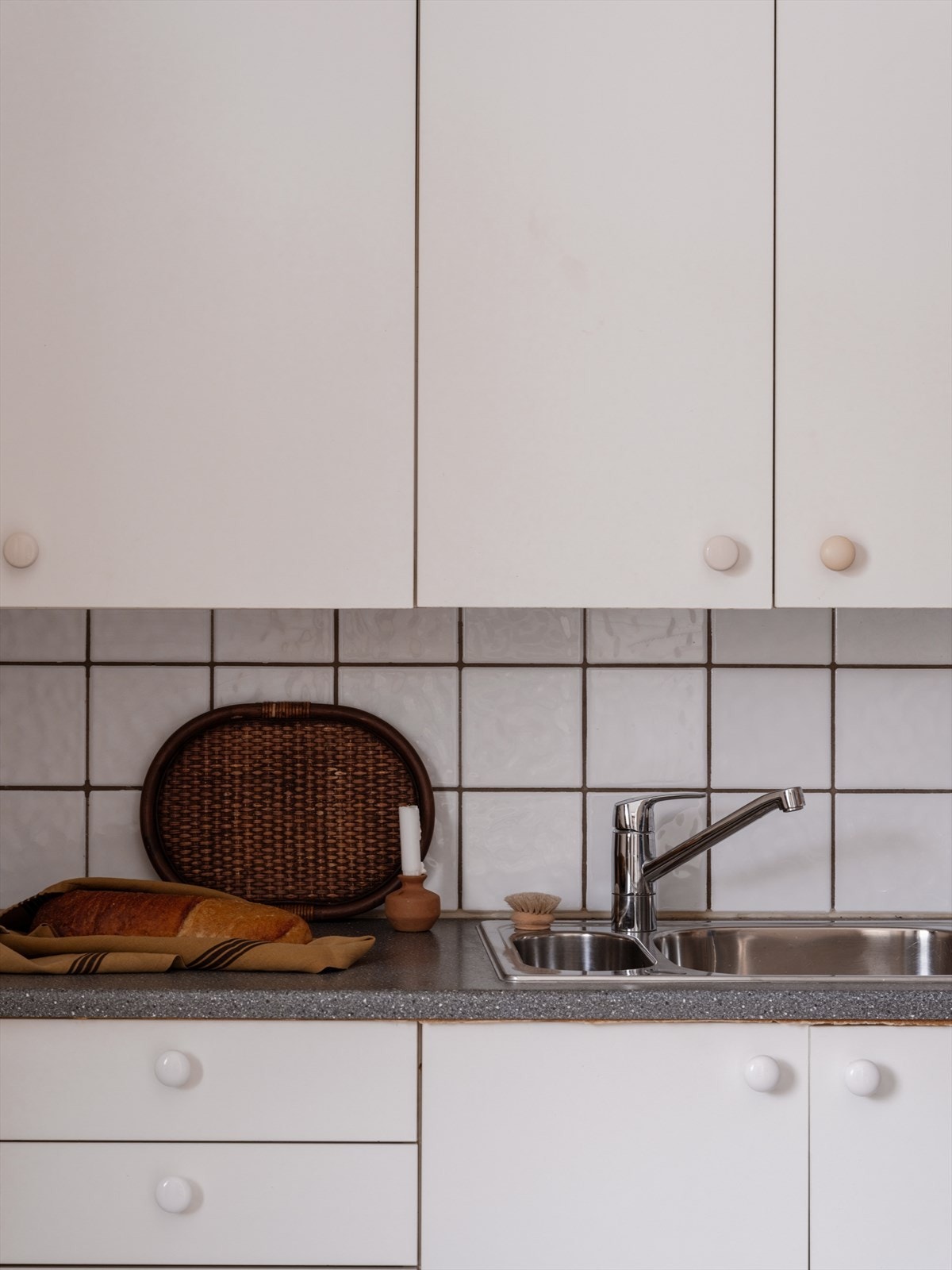 Det er plass til frittstående hvitevarer. Galleribilde