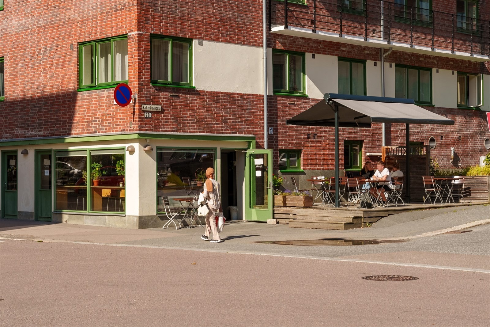 Kort vei til flere hyggelige kaféer som Kaffe Lykke. Galleribilde