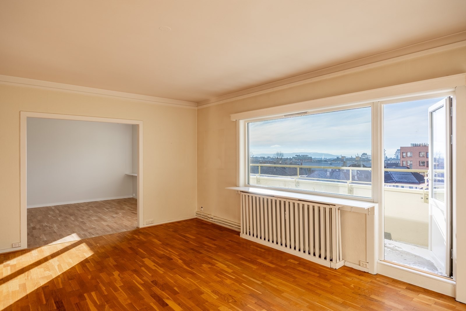 Vannbåren varme (fjernvarme) i tillegg til internett/TV er inkludert i felleskostnadene. Galleribilde