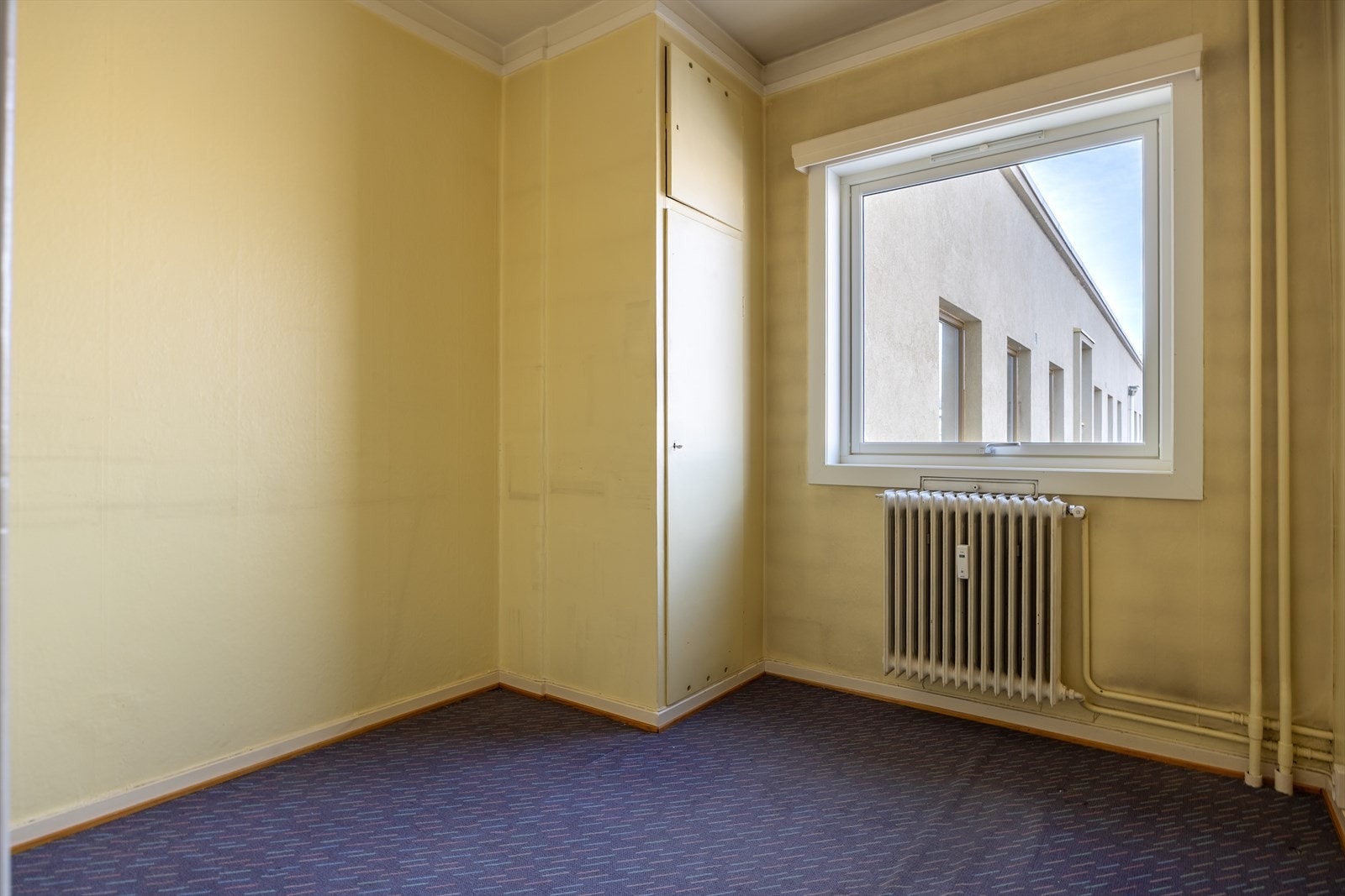 Soverom 3 med god plass til seng og garderobeløsning. Galleribilde